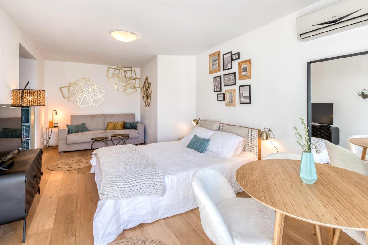 Apartment with Terrace photo 3