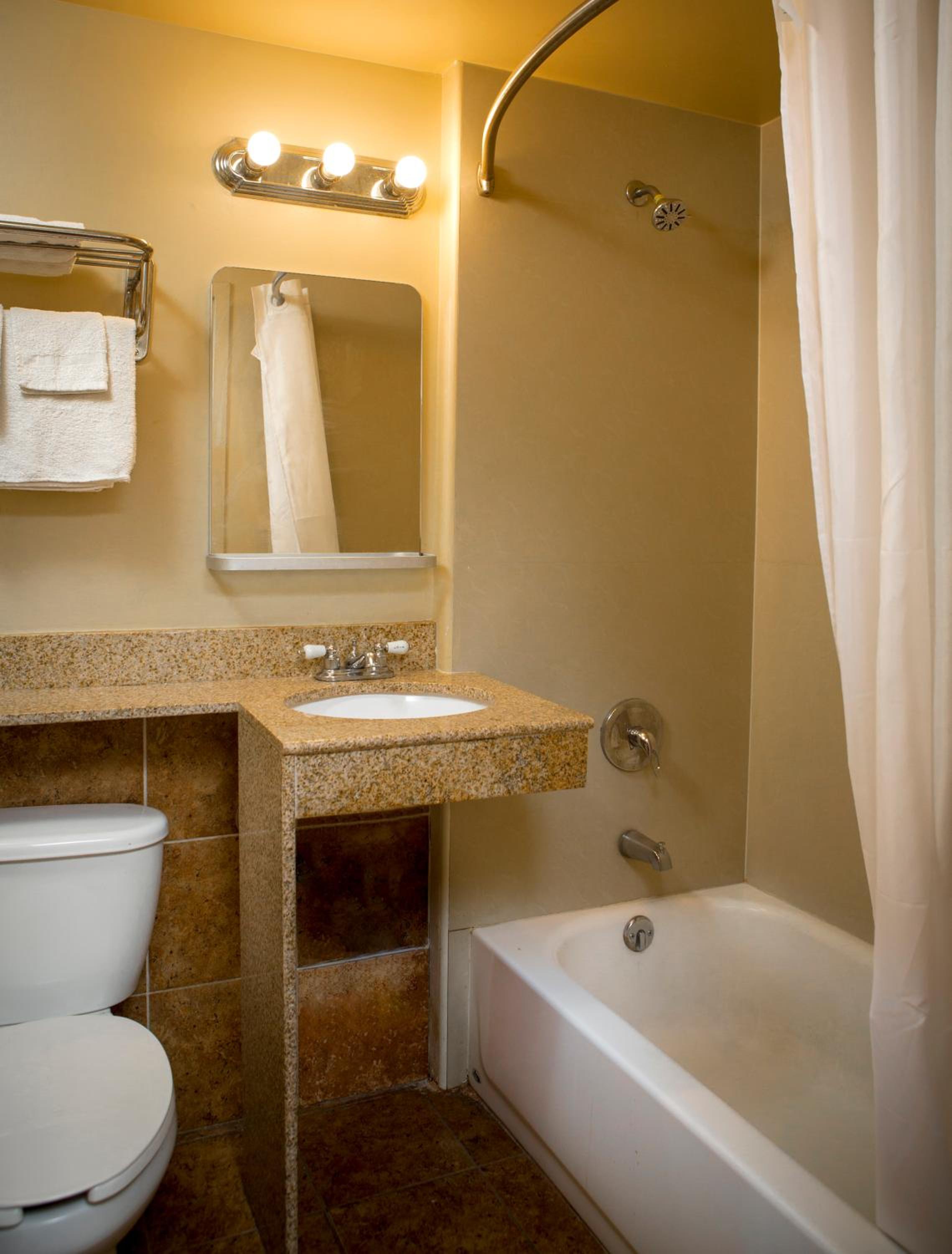 Queen Room - Photo 2