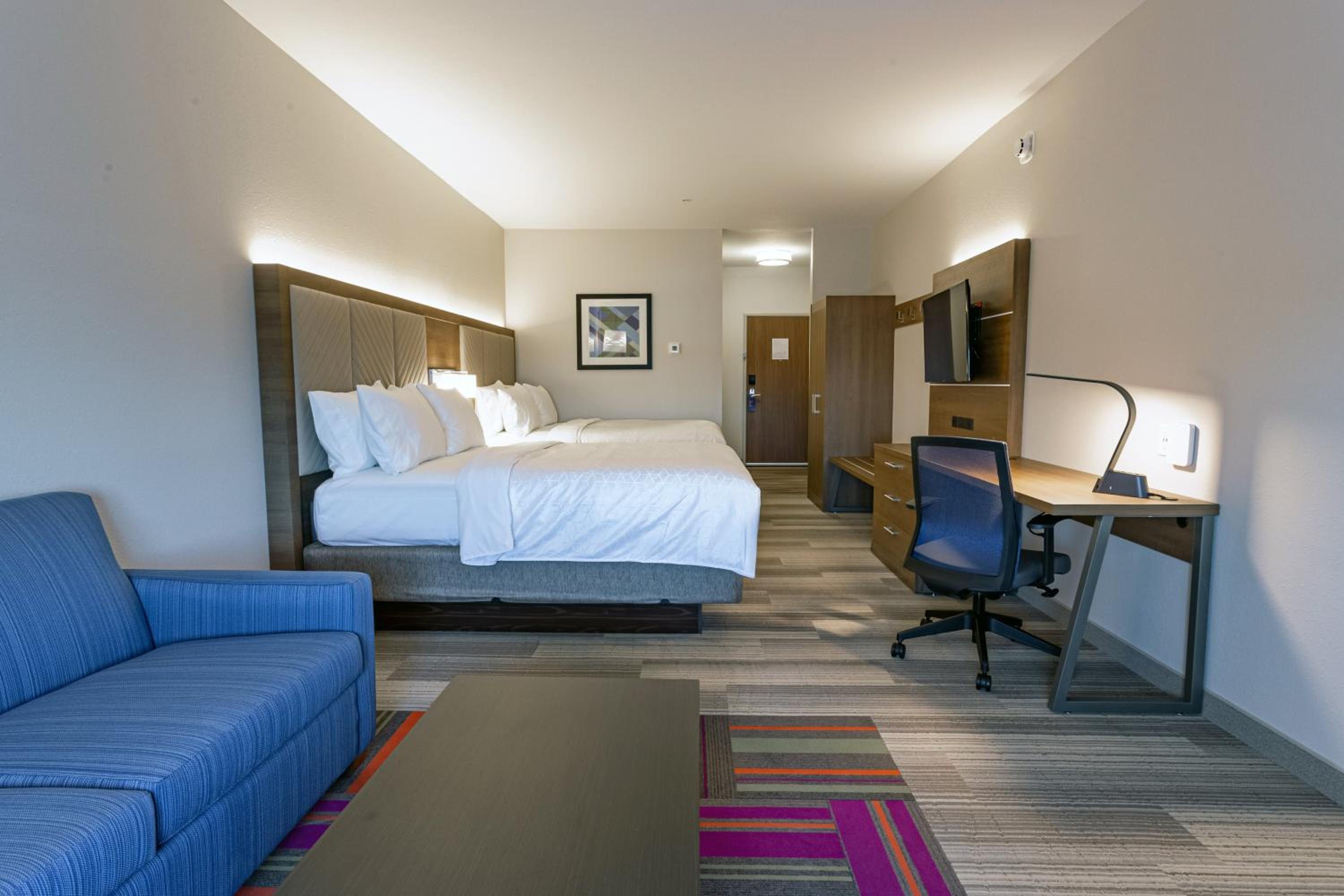 Suite with Two Queen Beds - Photo 5