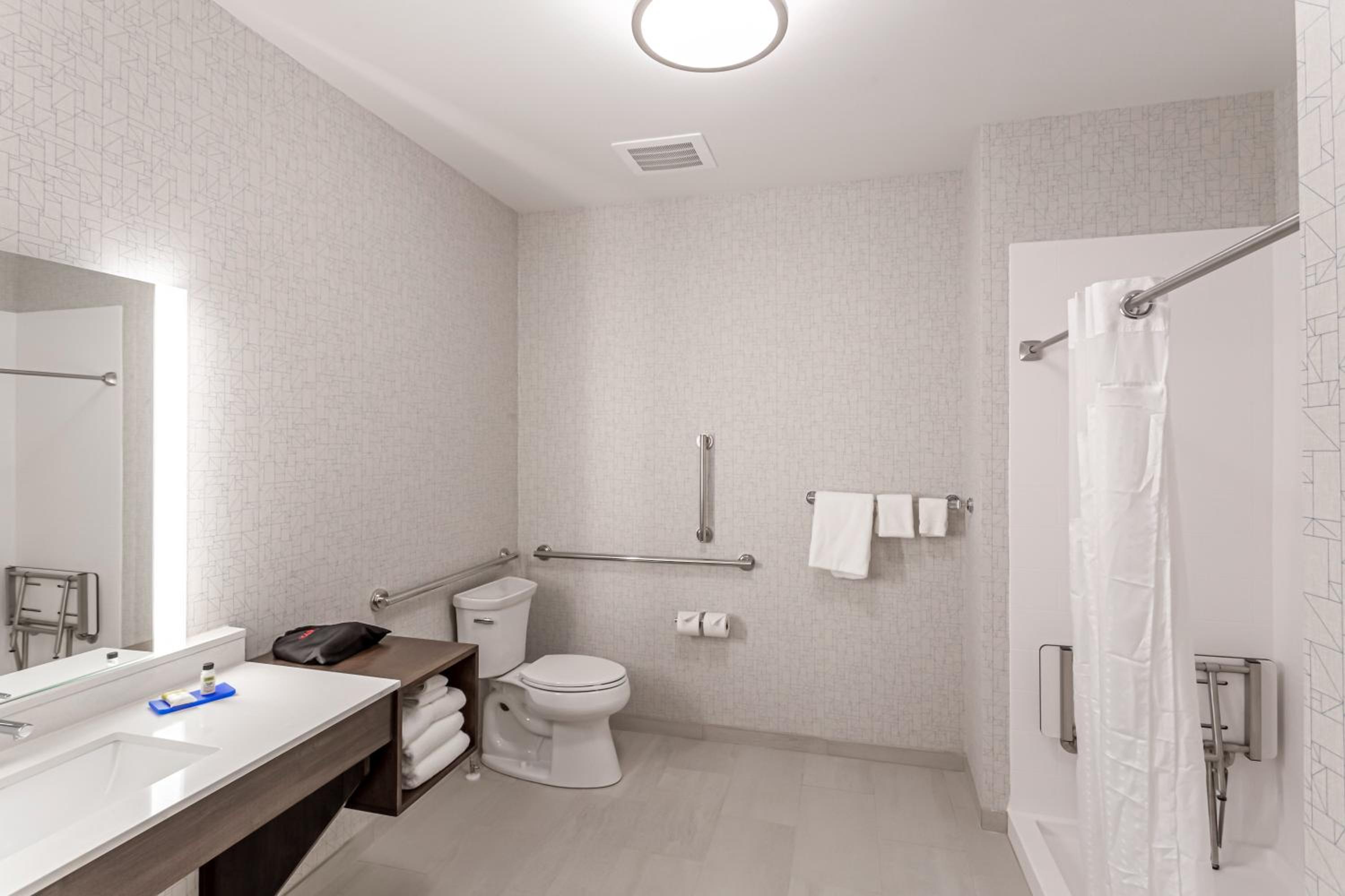 King Room - Hearing Accessible/Non-Smoking  - Photo 2