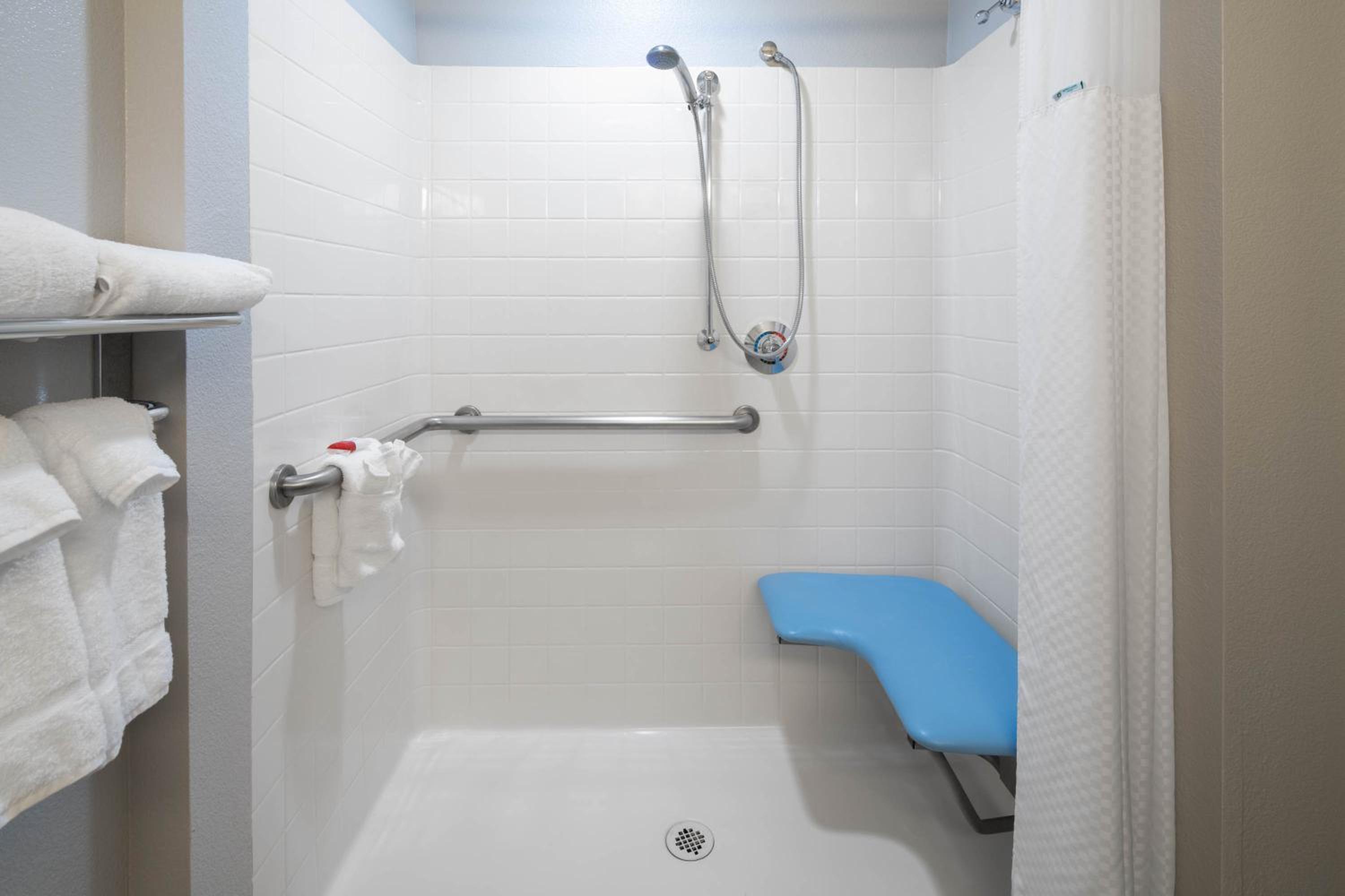 King Room - Accessible/Non-Smoking - Photo 2