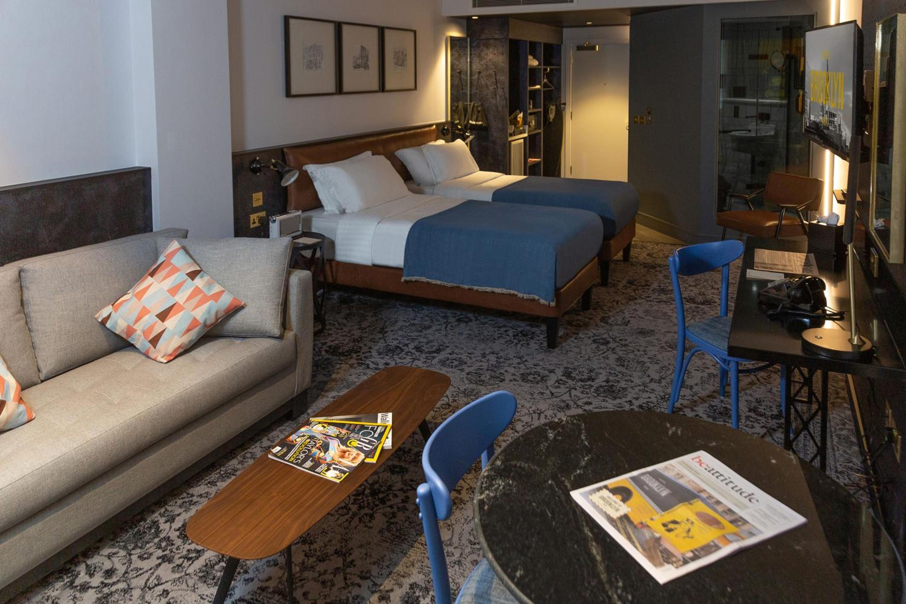 King Room with Sofa Bed - Photo 1