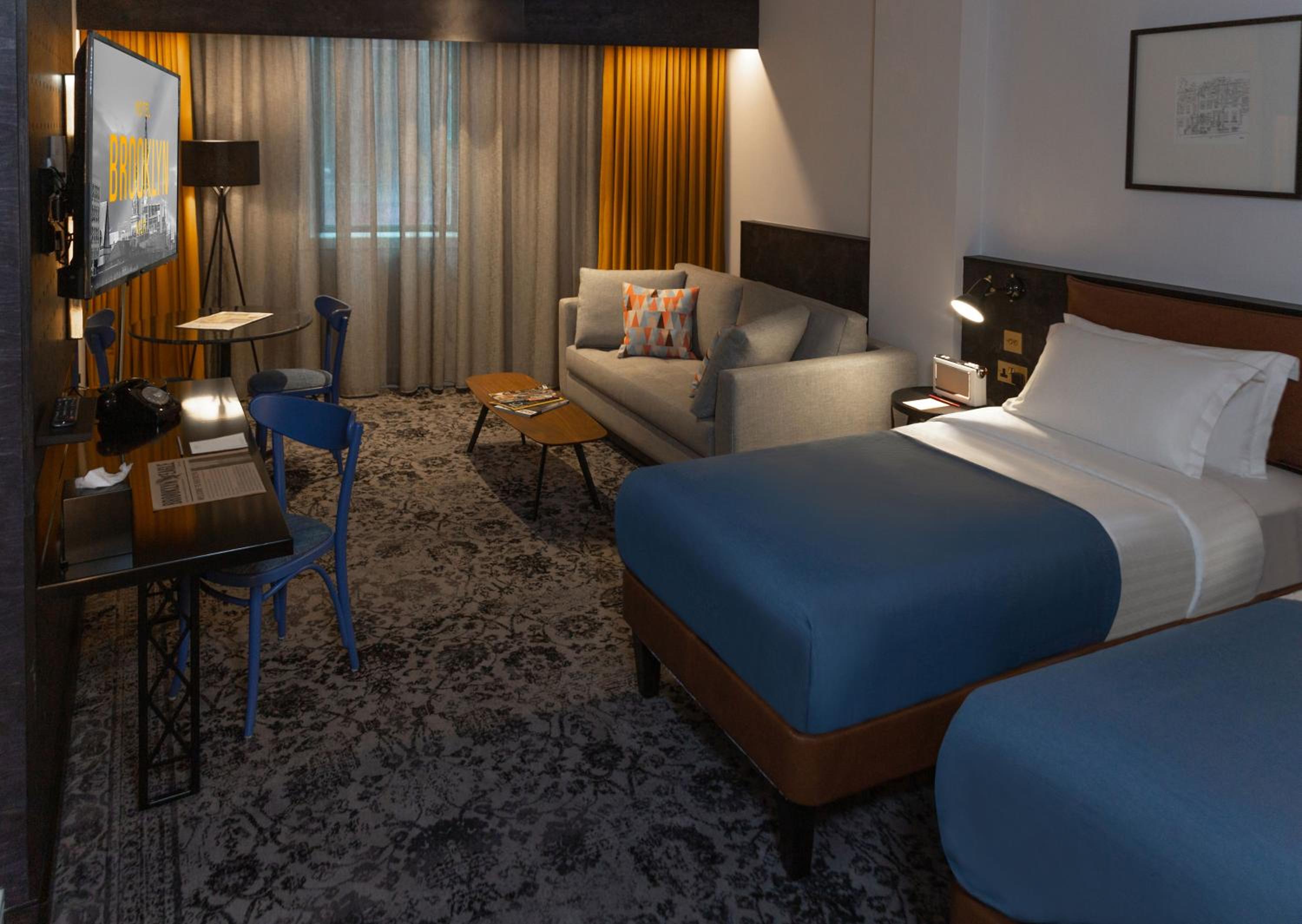 King Room with Sofa Bed - Photo 4