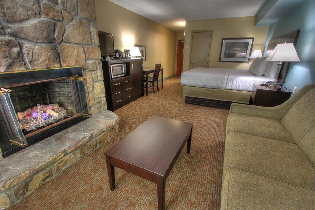 King Executive - Fireplace Suite