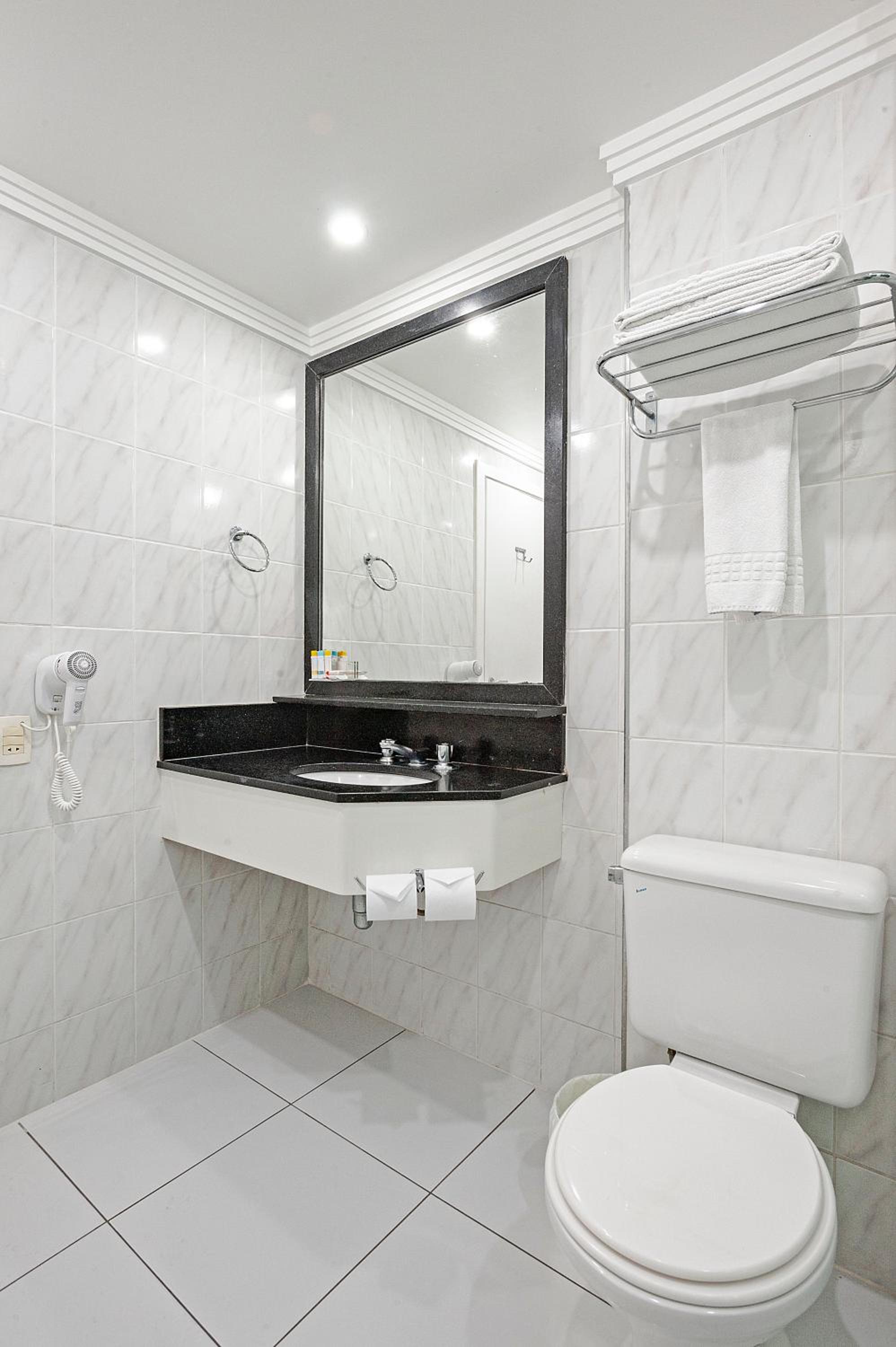Standard Twin Room - Photo 4