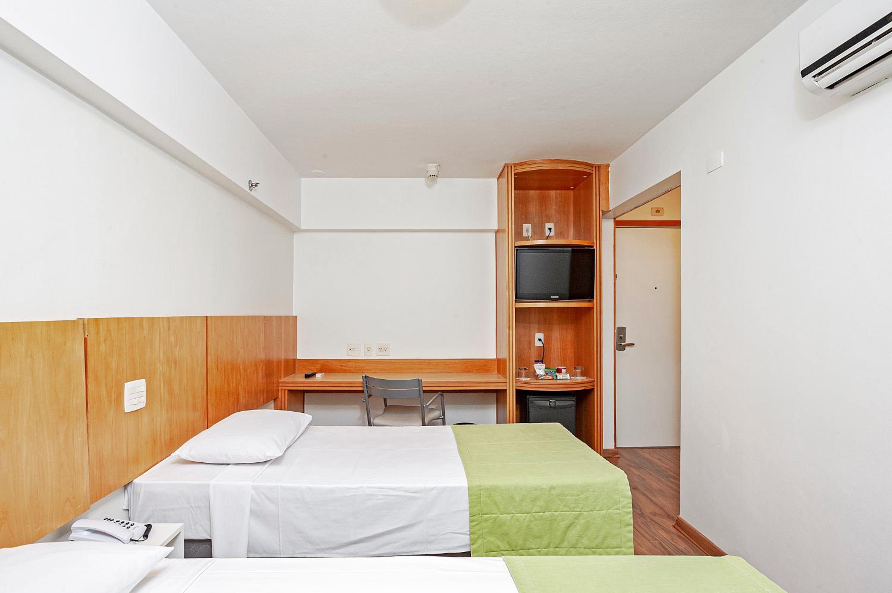 Standard Twin Room - Photo 2