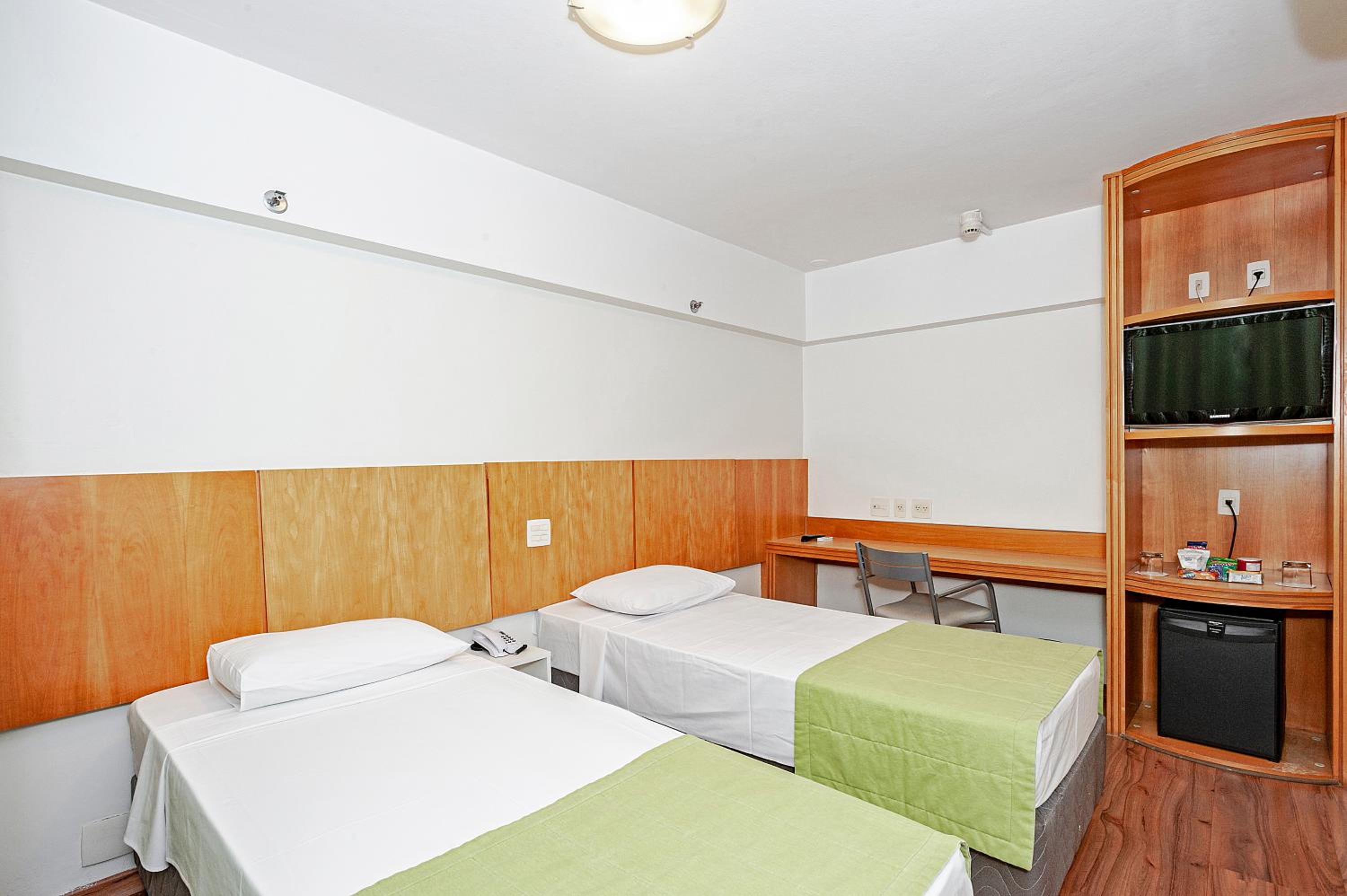 Standard Twin Room - Photo 1