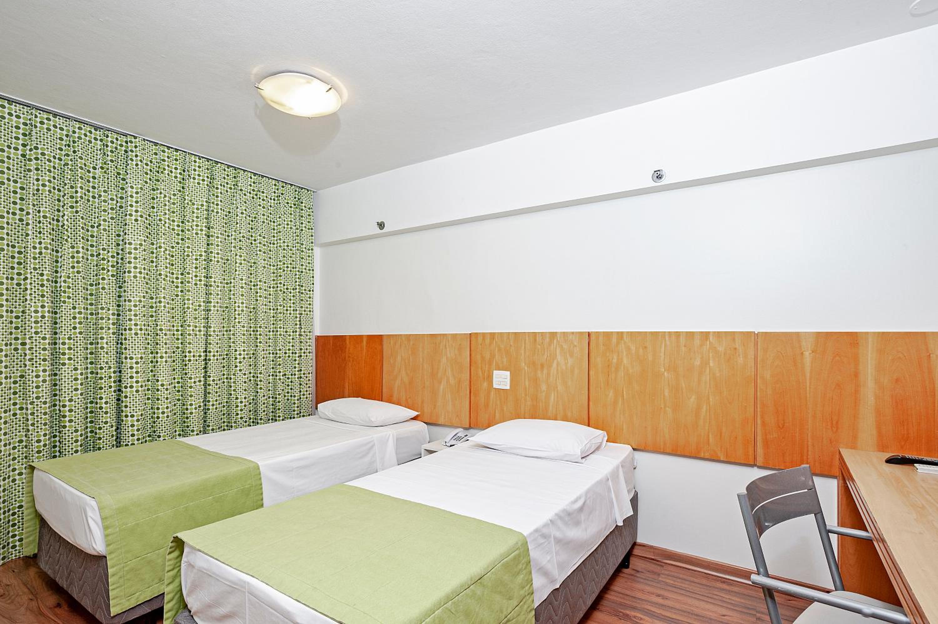 Standard Twin Room - Photo 6