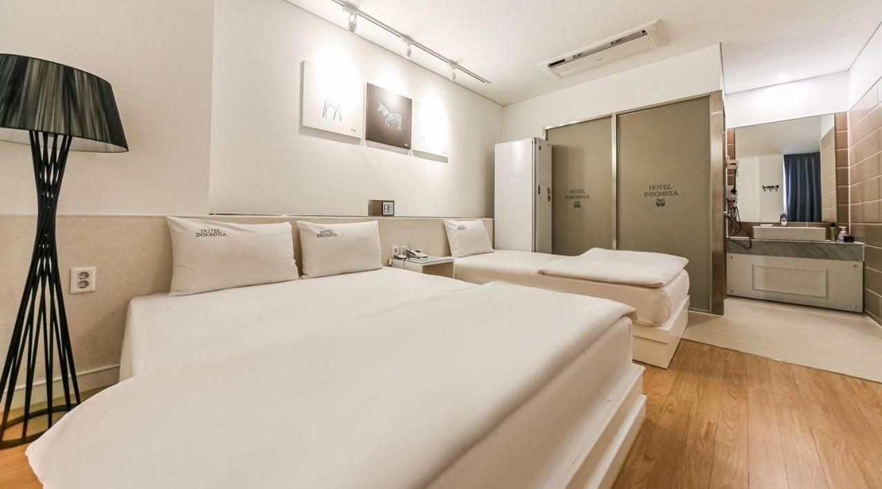 Premium Twin Room photo 2