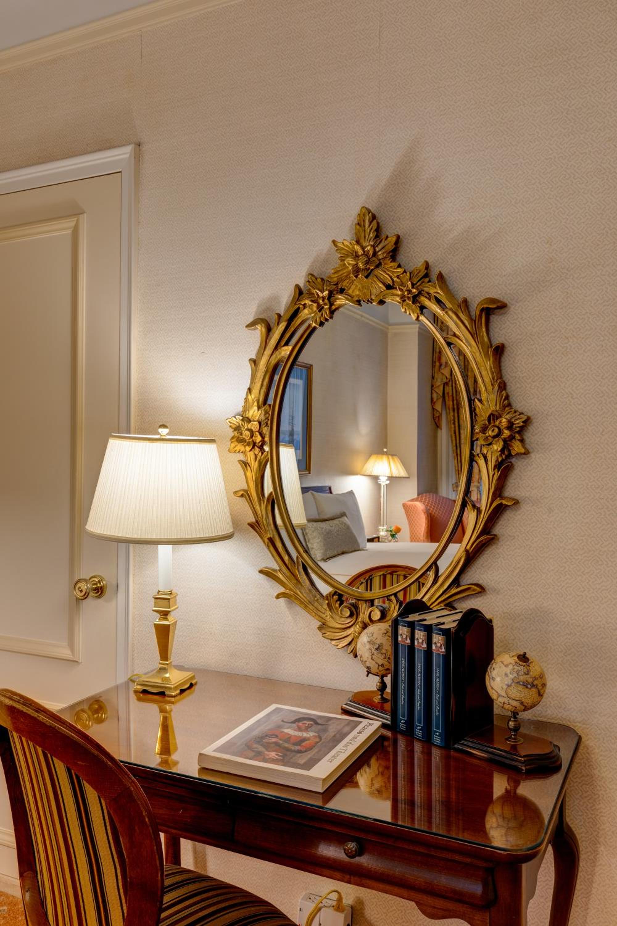 Deluxe King Room photo 1