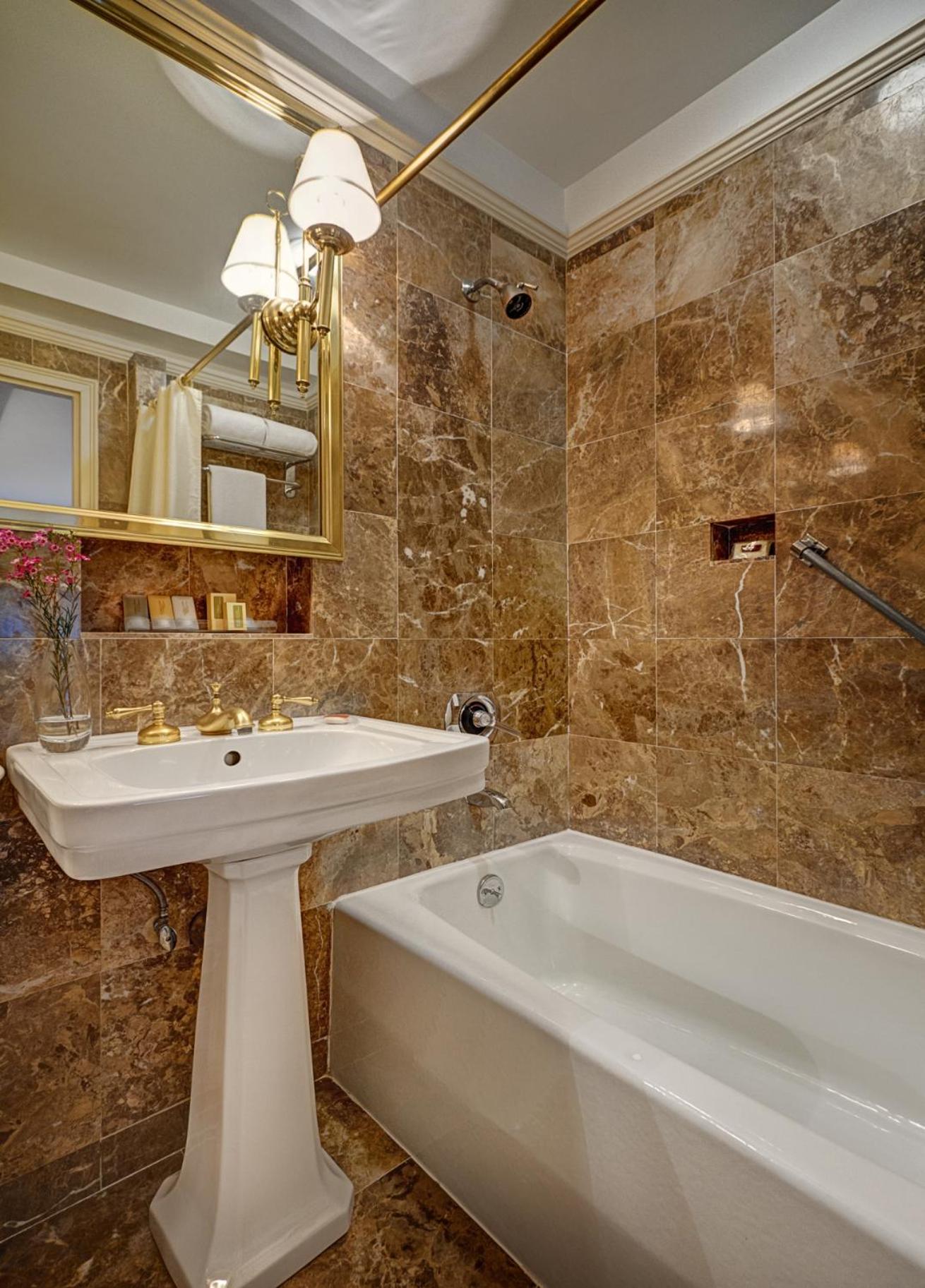 Deluxe King Room photo 2