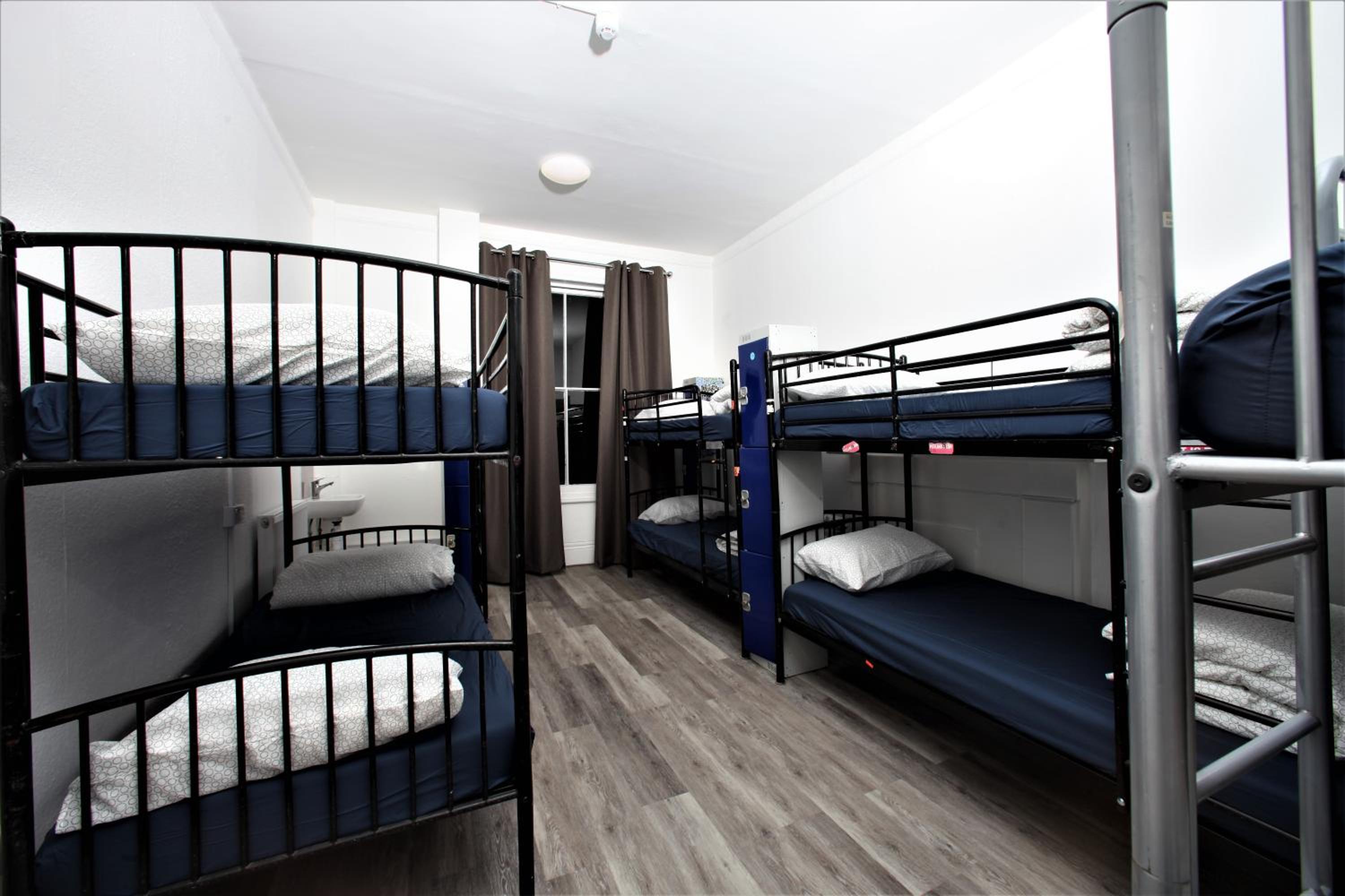 Bed in 8-Bed Mixed Dormitory Room photo 1