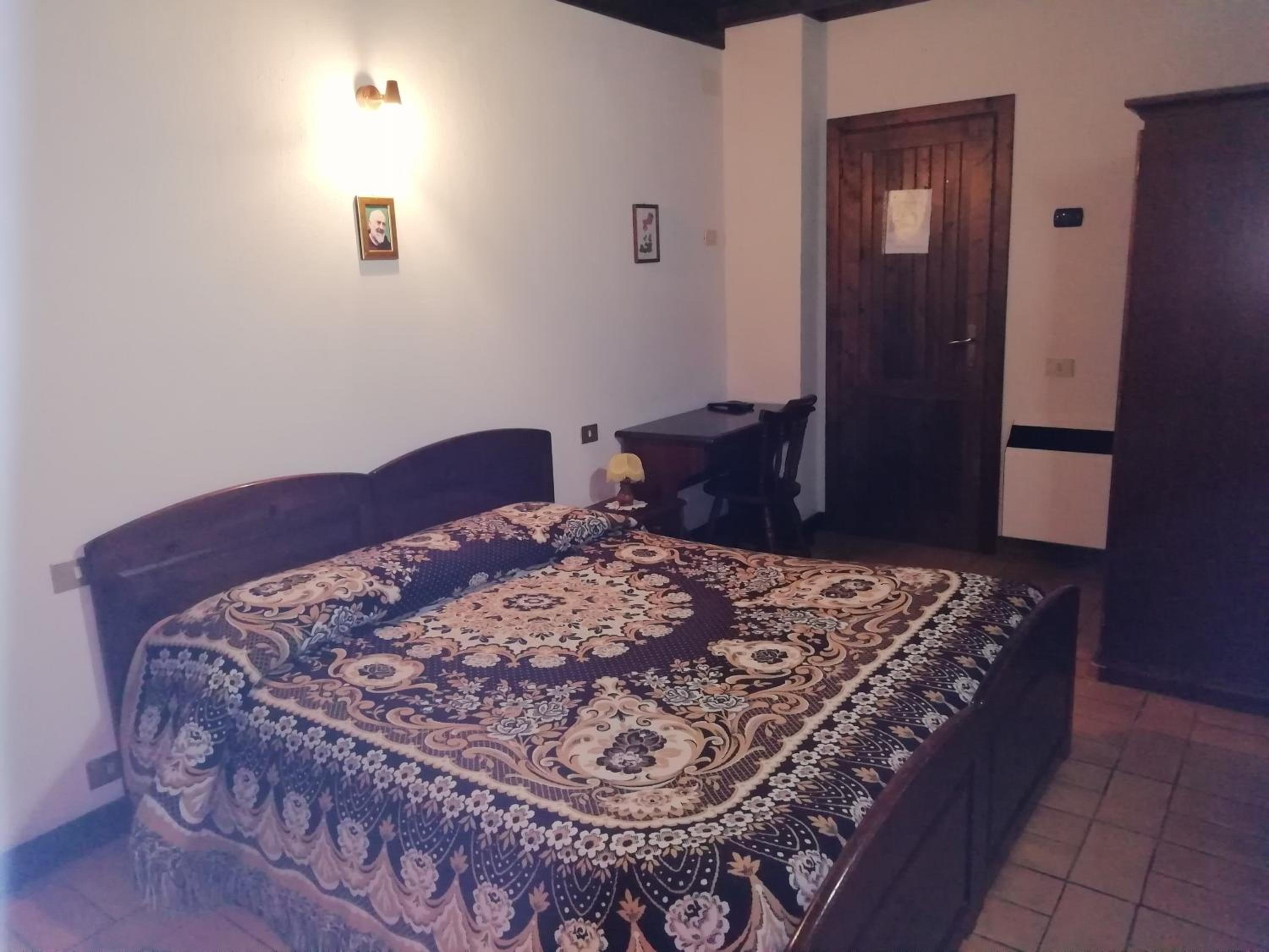 Double Room - Photo 7