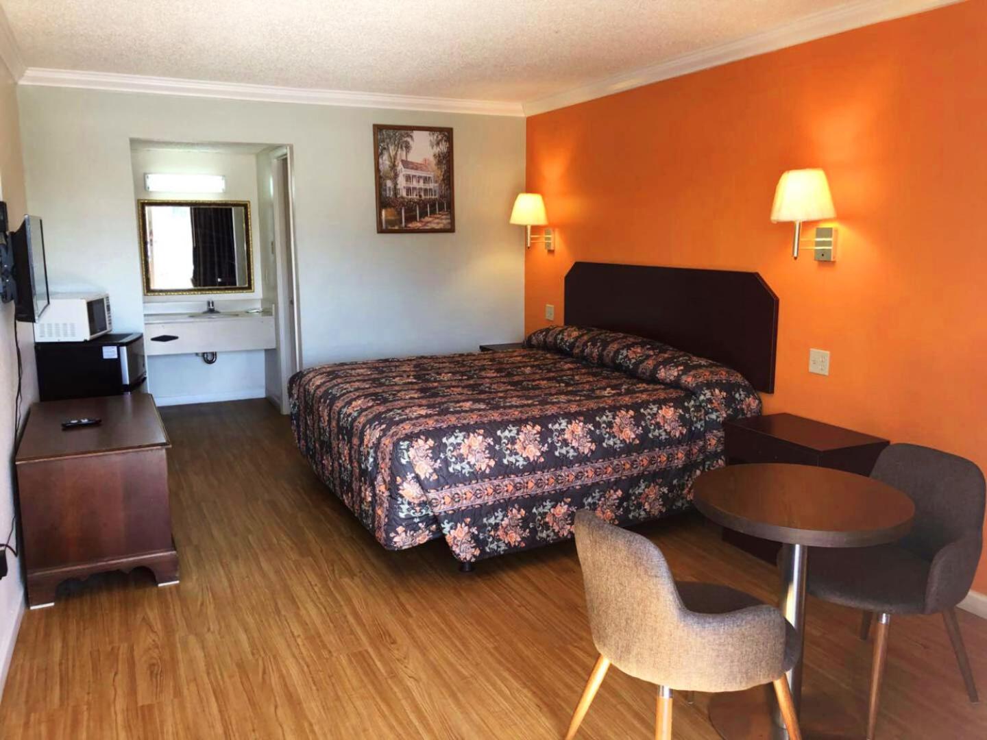 King Room - Non-Smoking photo 1
