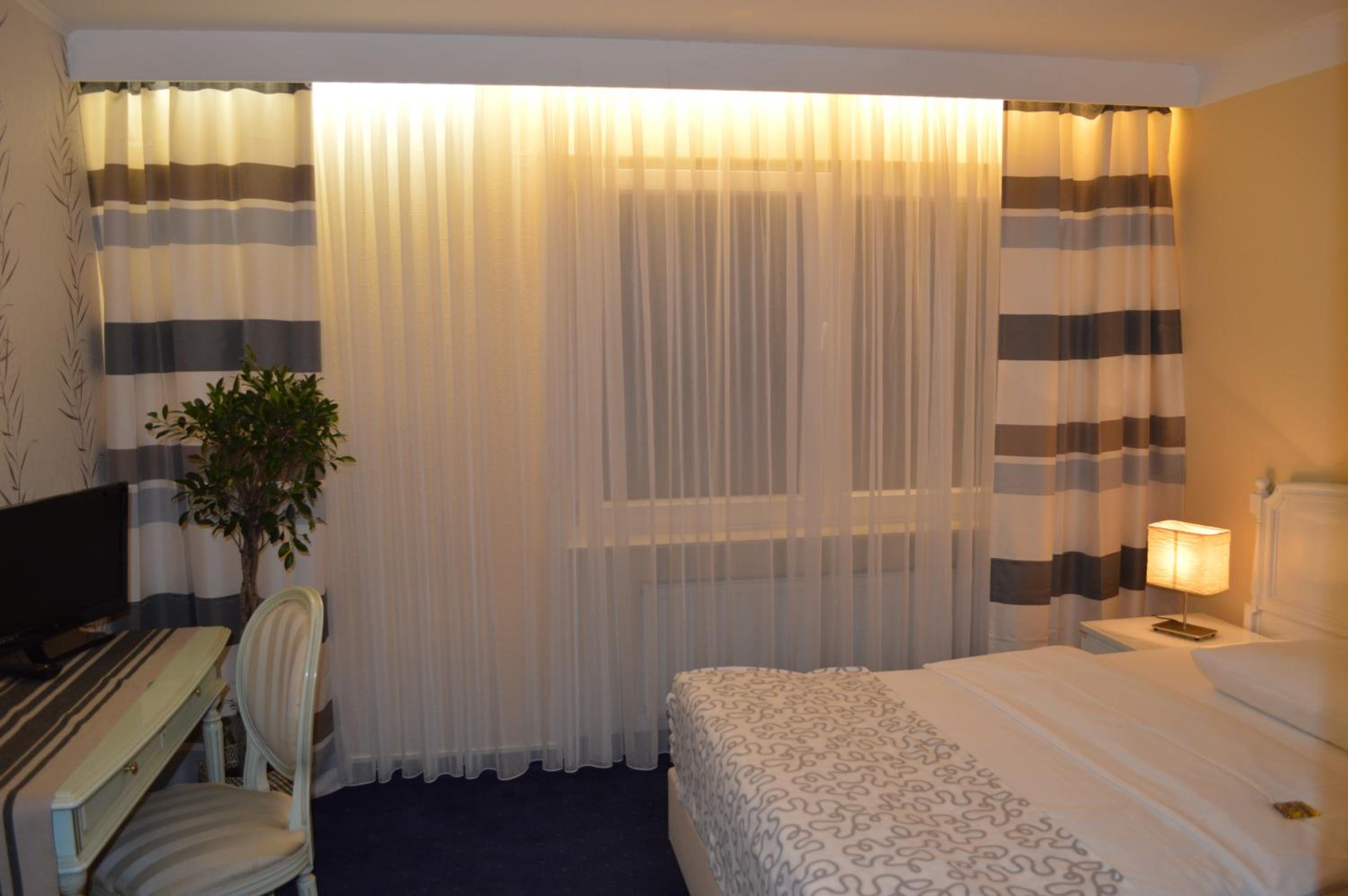 Double or Twin Room - Photo 7