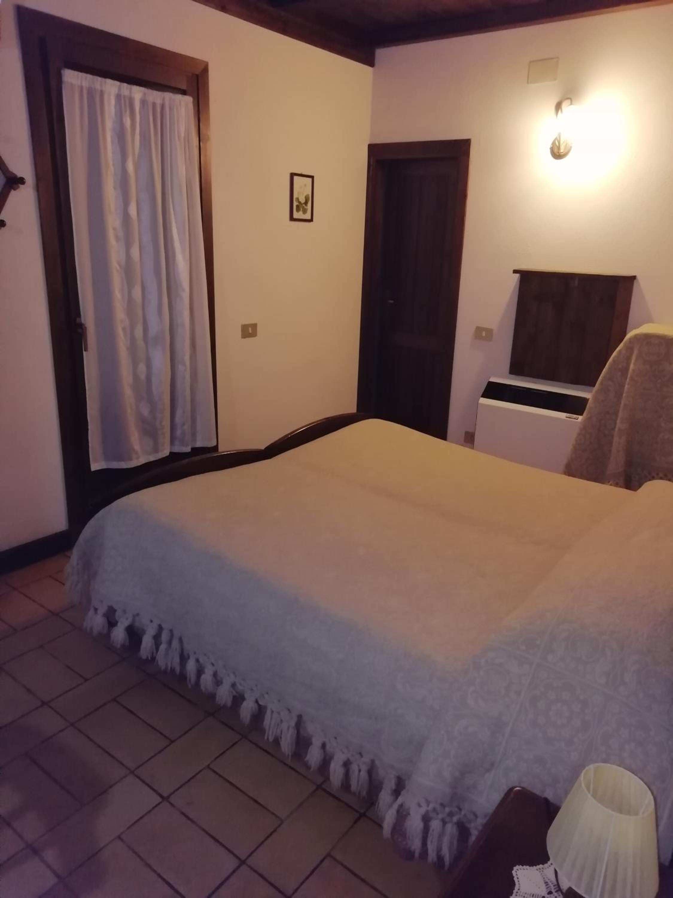 Double Room - Photo 6