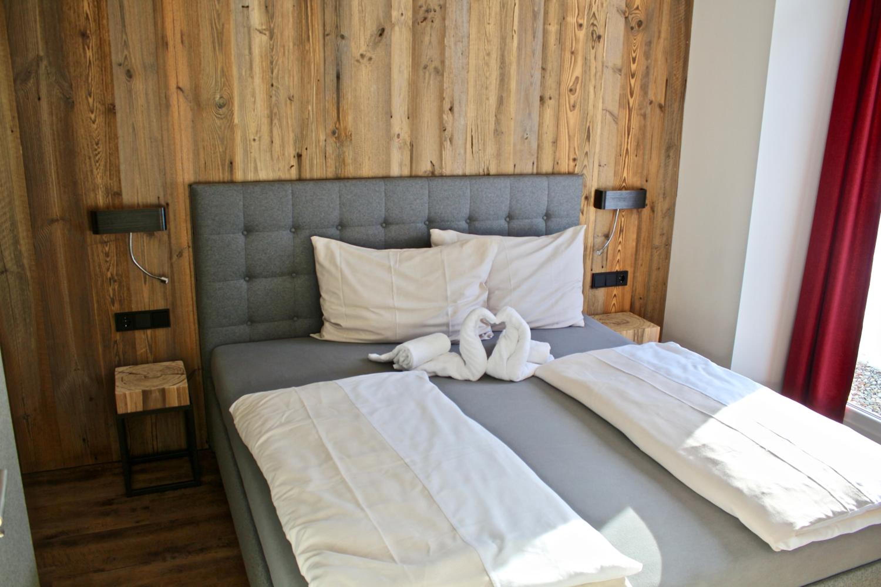 One-Bedroom Apartment - Photo 2