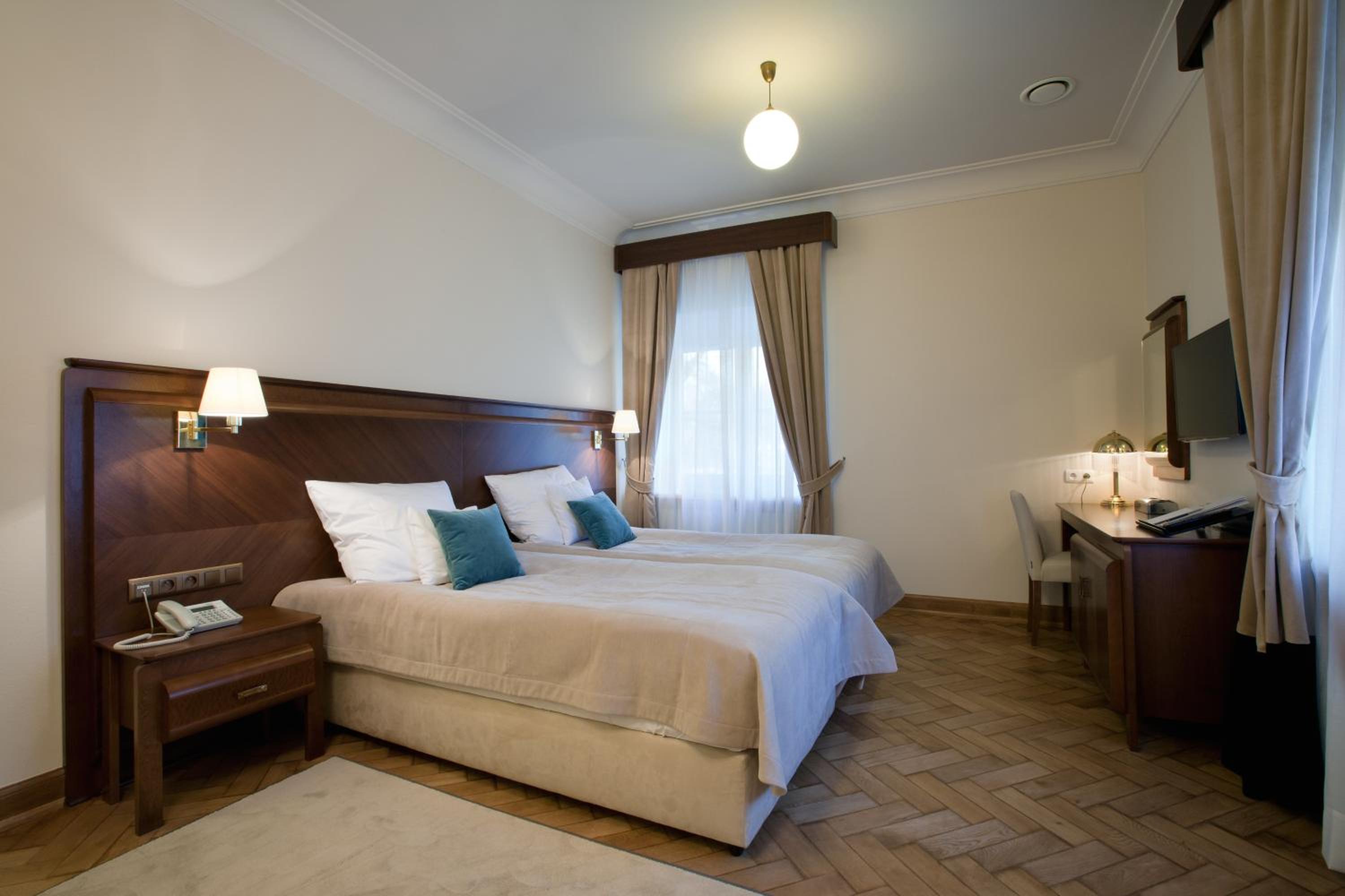 Large Double or Twin Room photo 3