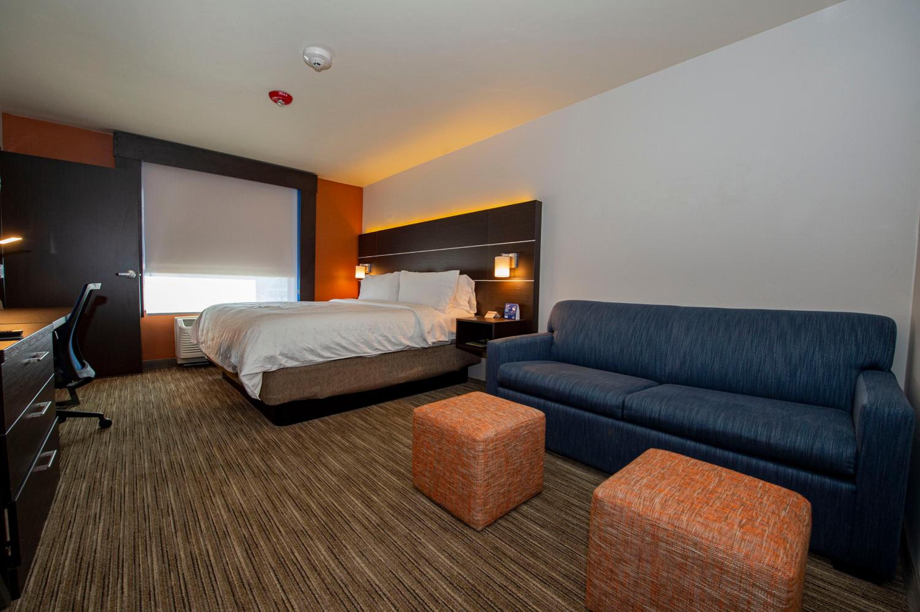 Queen Room with Two Queen Beds - Hearing and Disability Access/Non-Smoking photo 2