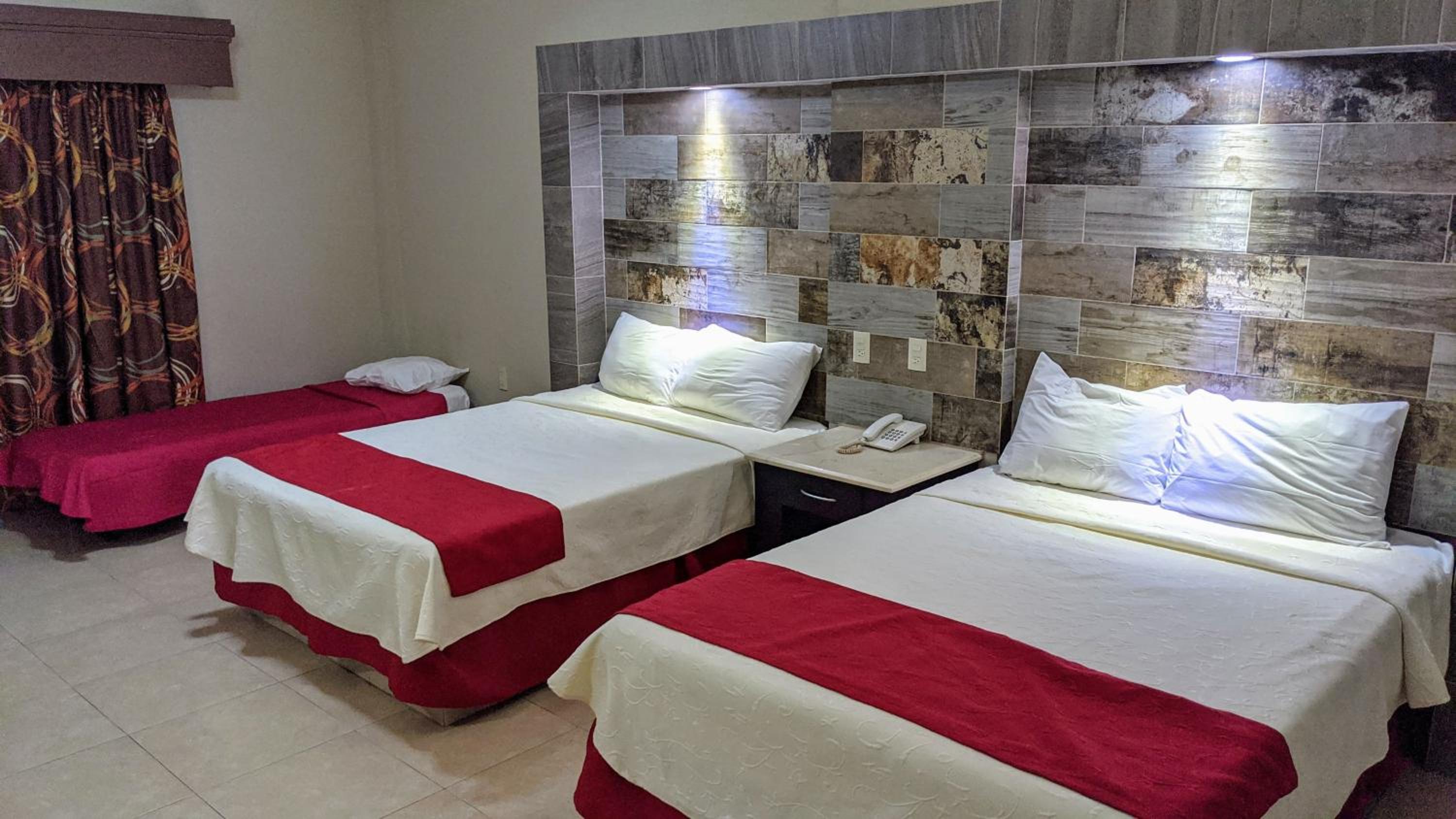 Basic Triple Room photo 1