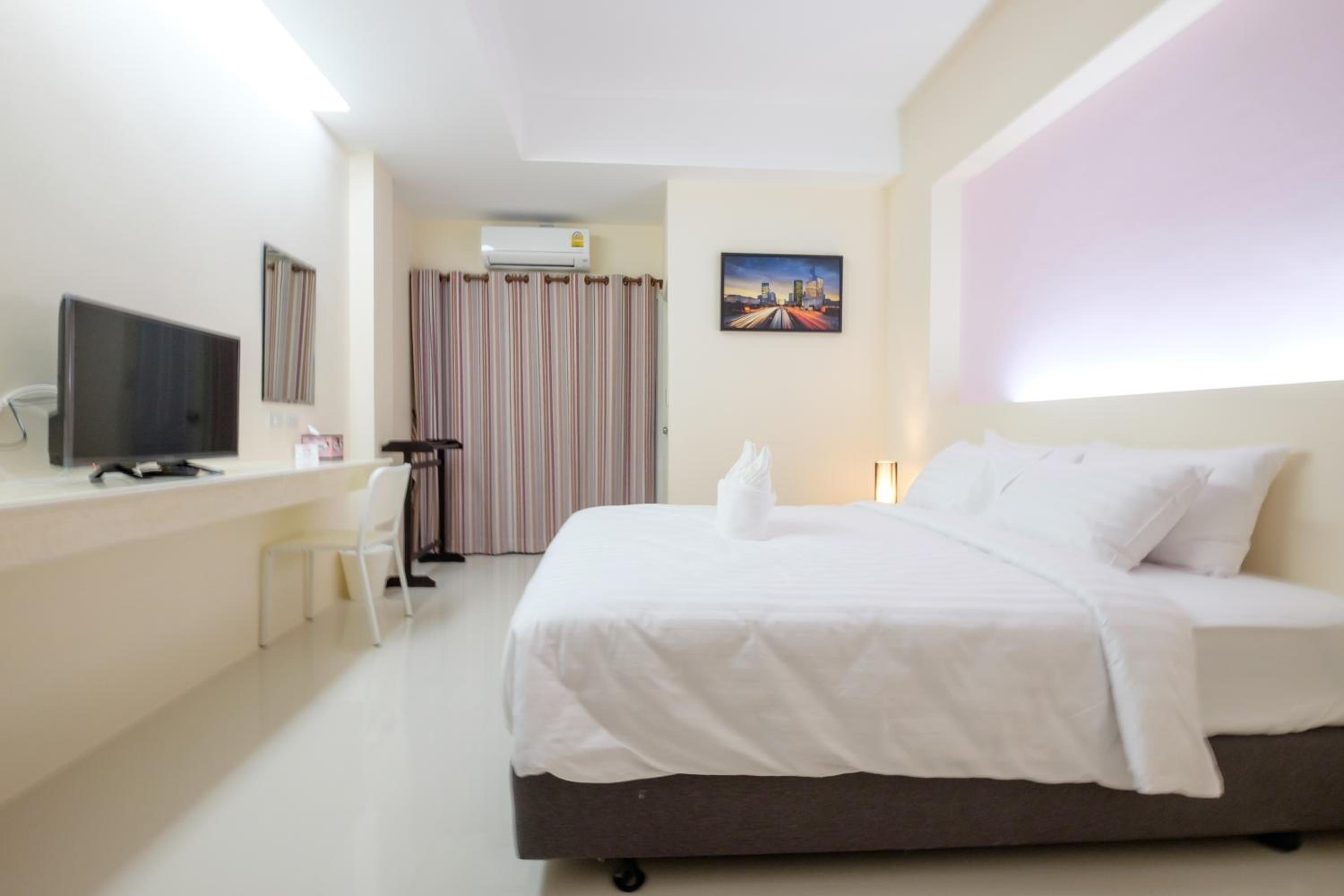 Standard King Room photo 1