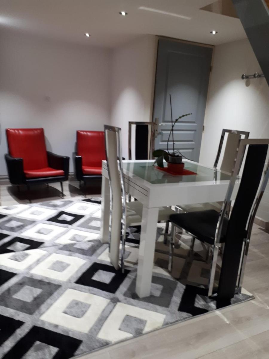 Studio Apartment with Terrace photo 2