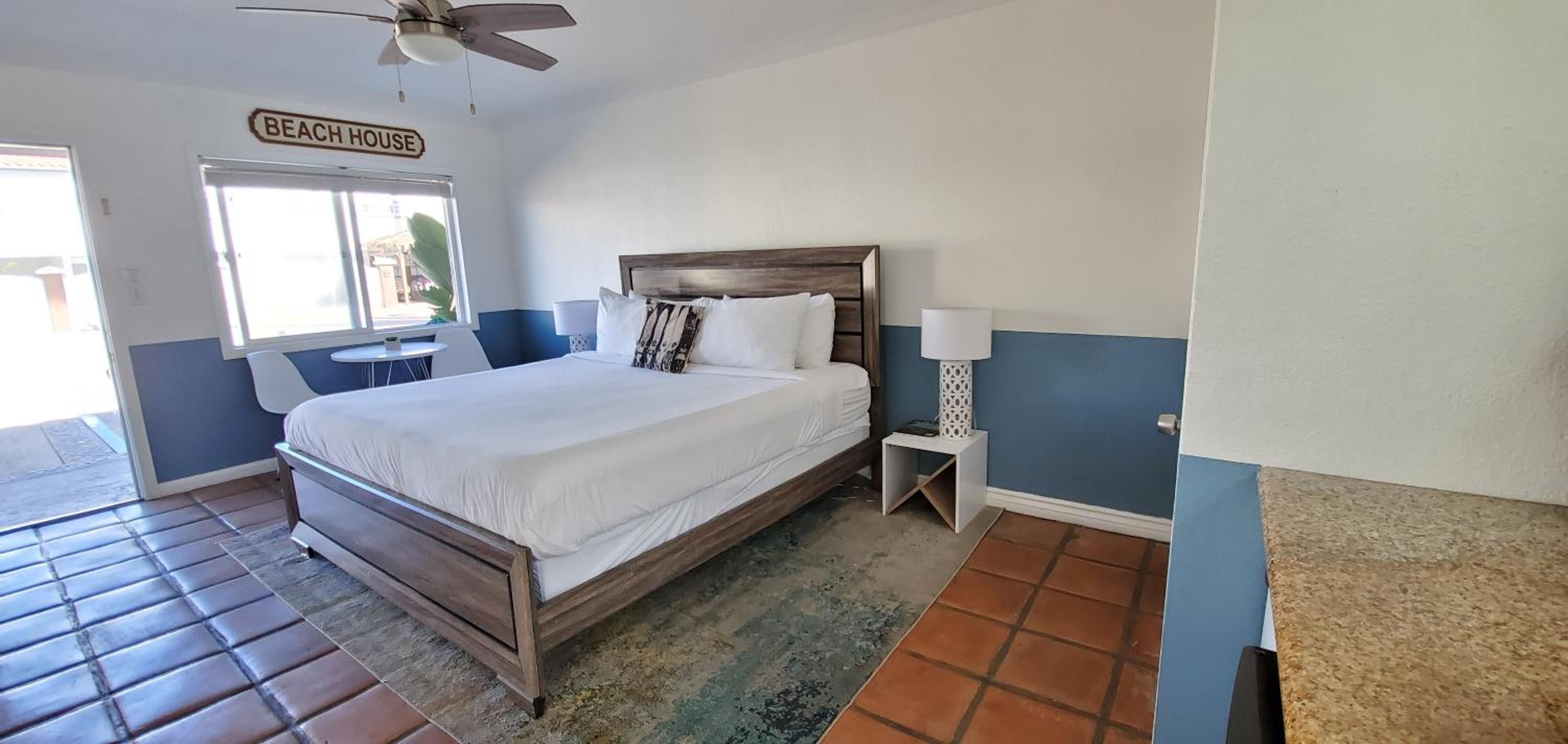 Standard King Room - Photo 2