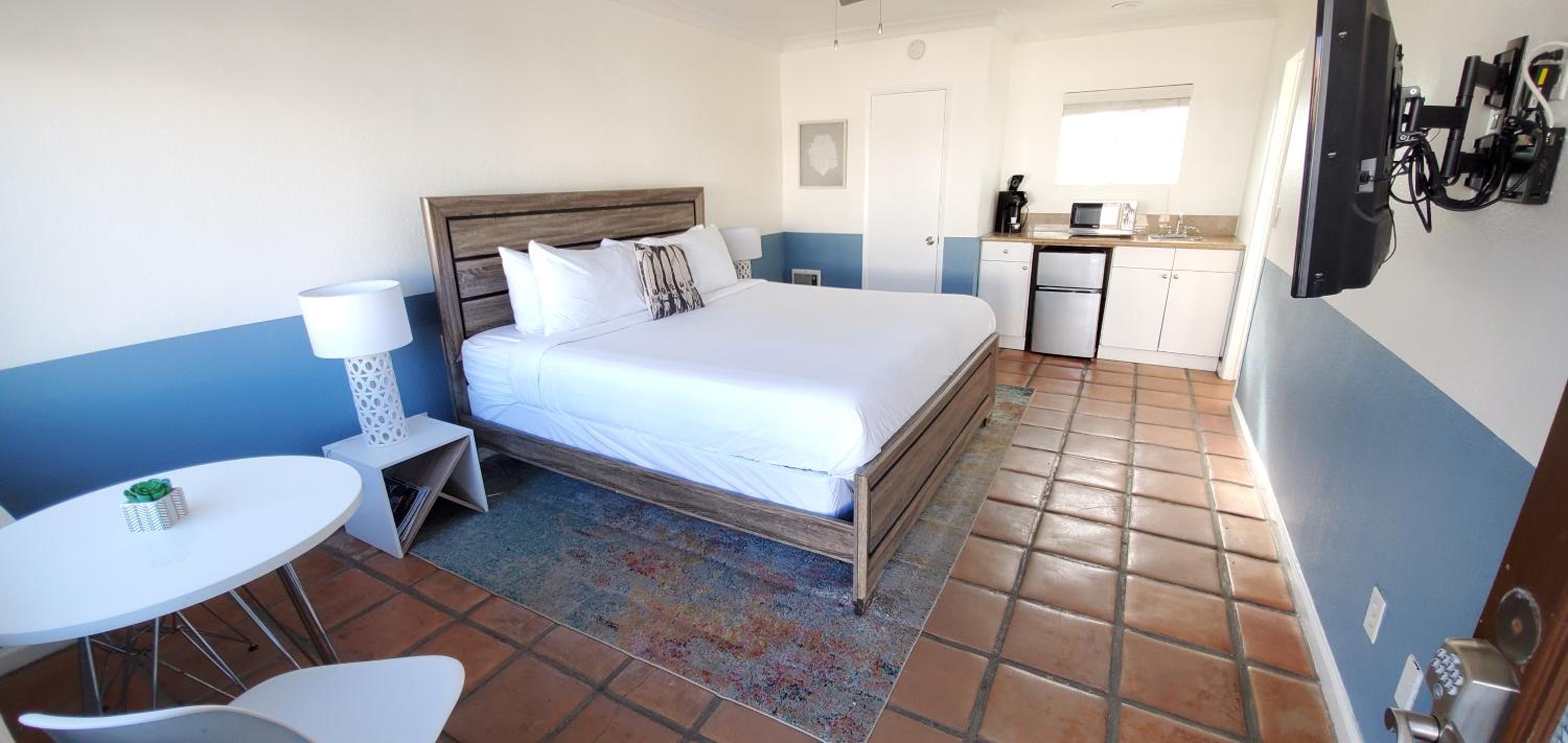 Standard King Room - Photo 1