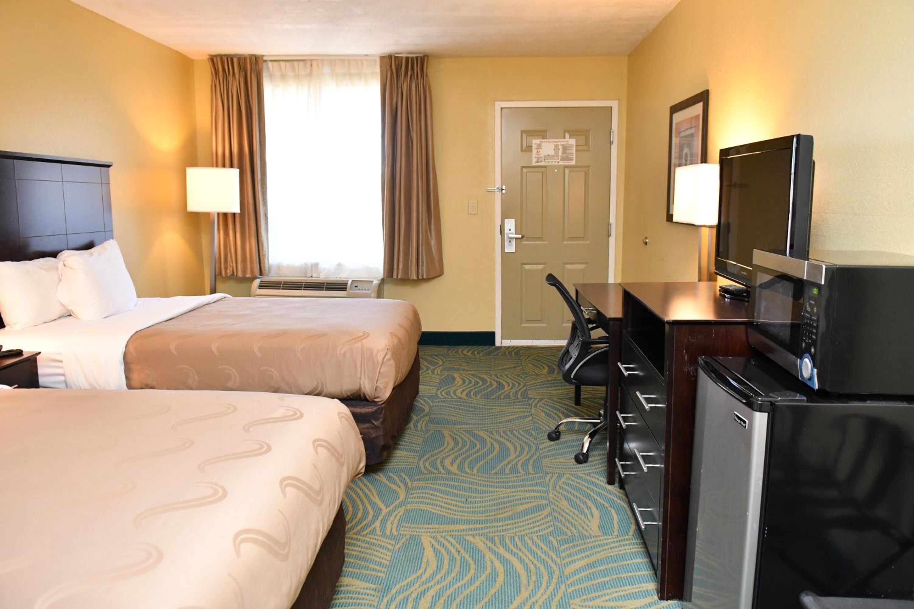 Double Room with Two Double Beds - Non-Smoking - Photo 3