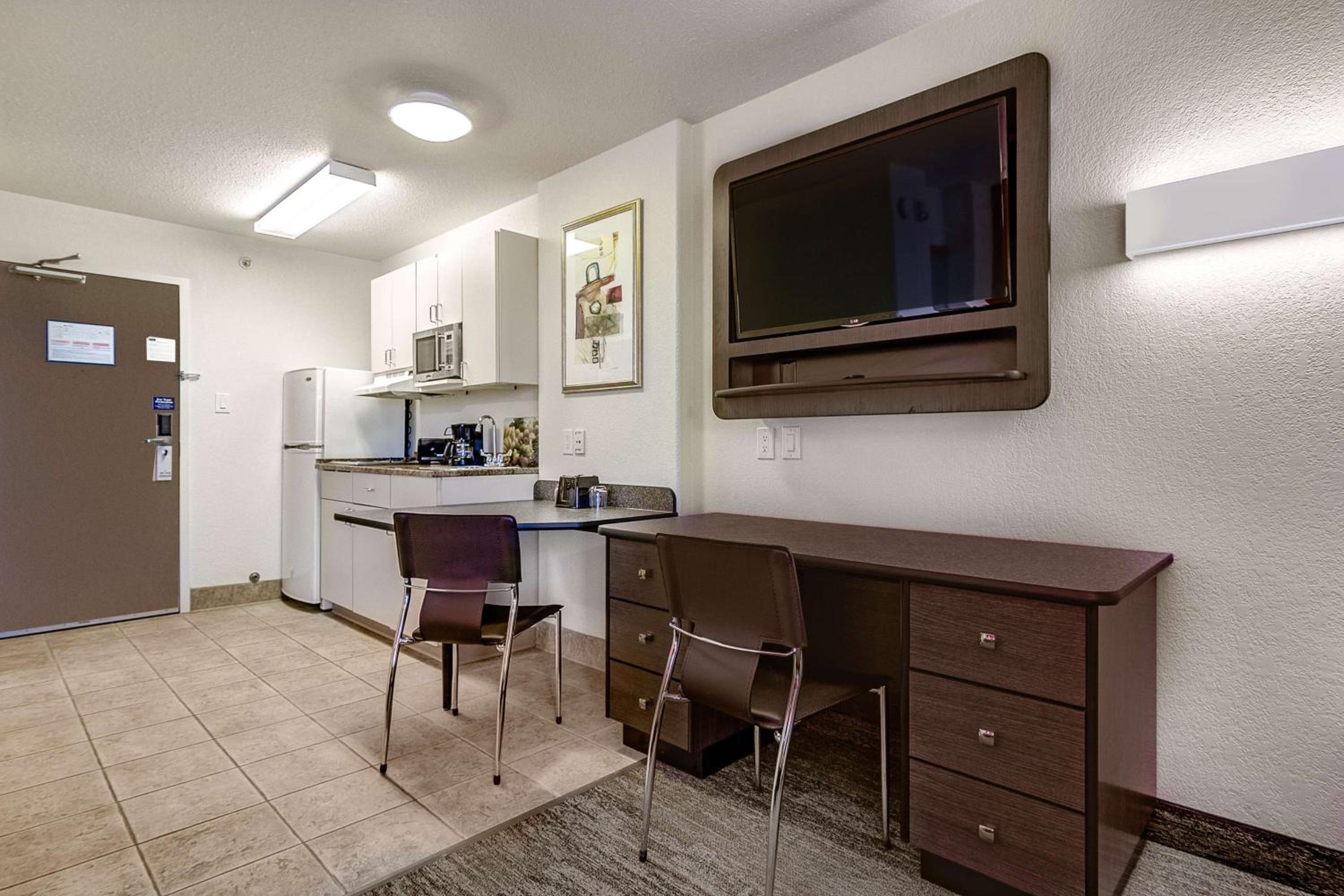 Quadruple Room - Non-Smoking photo 2