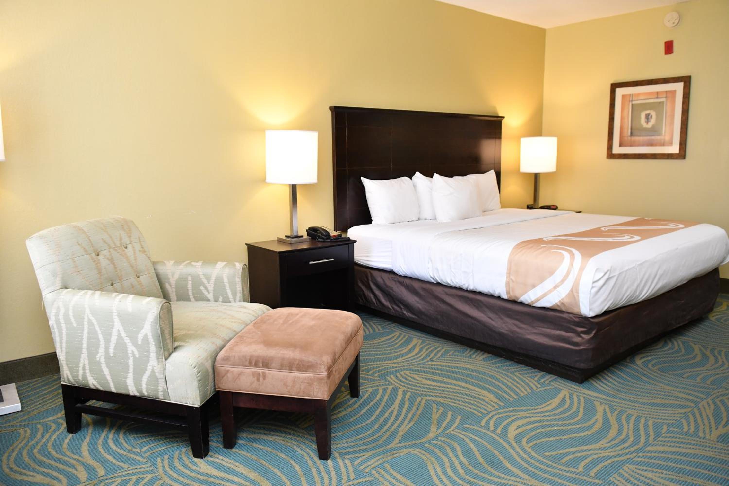King Room - Non-Smoking - Photo 12
