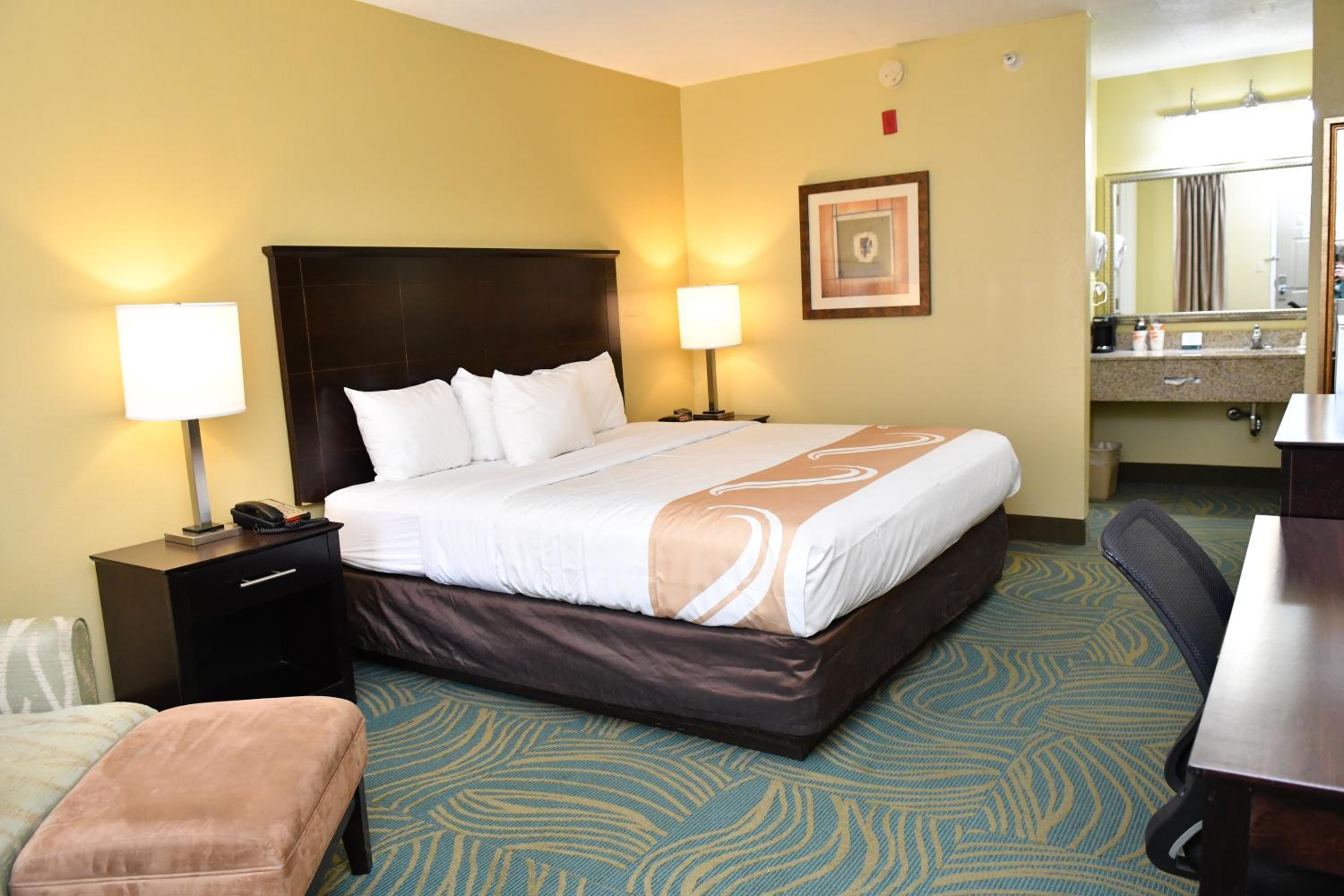 King Room - Non-Smoking - Photo 11