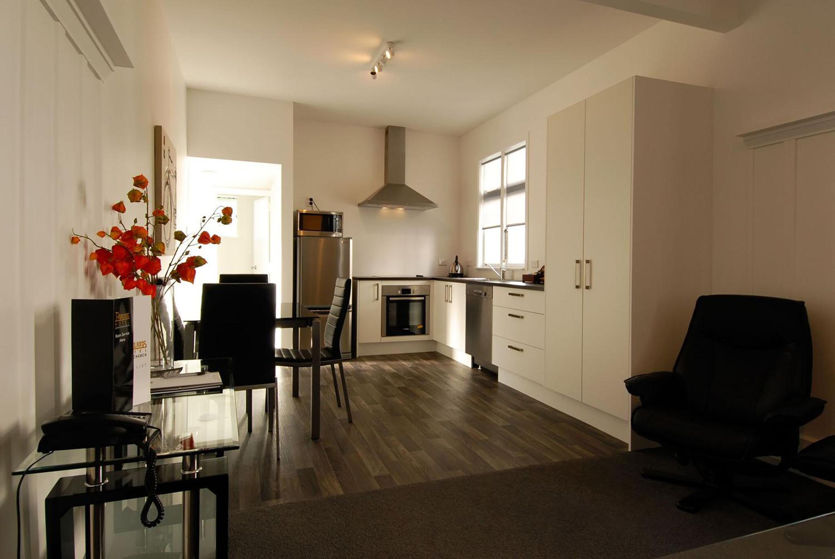 One-Bedroom Suite - Photo 6