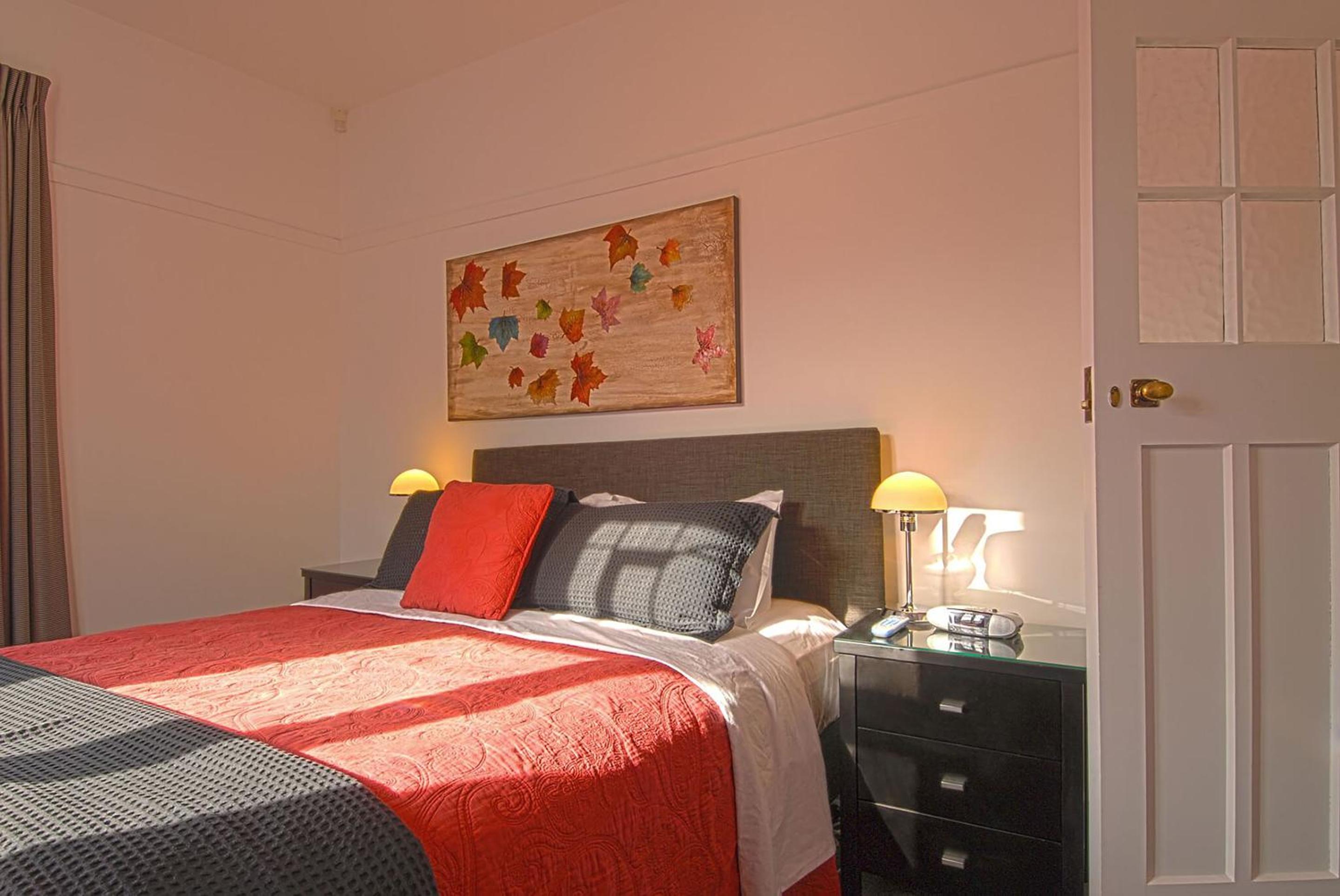 One-Bedroom Suite - Photo 8