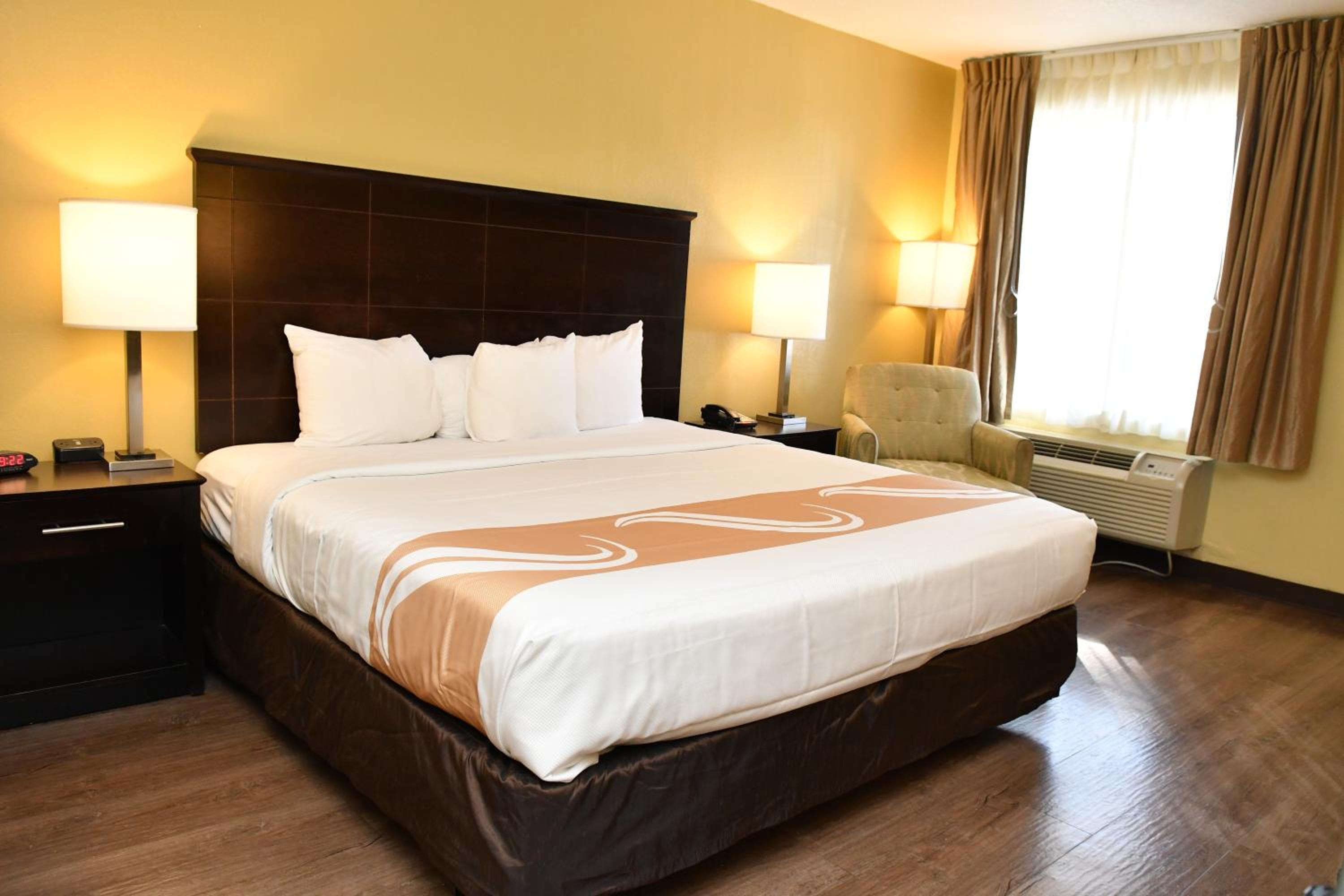 King Room - Disability Access/Non-Smoking - Photo 1
