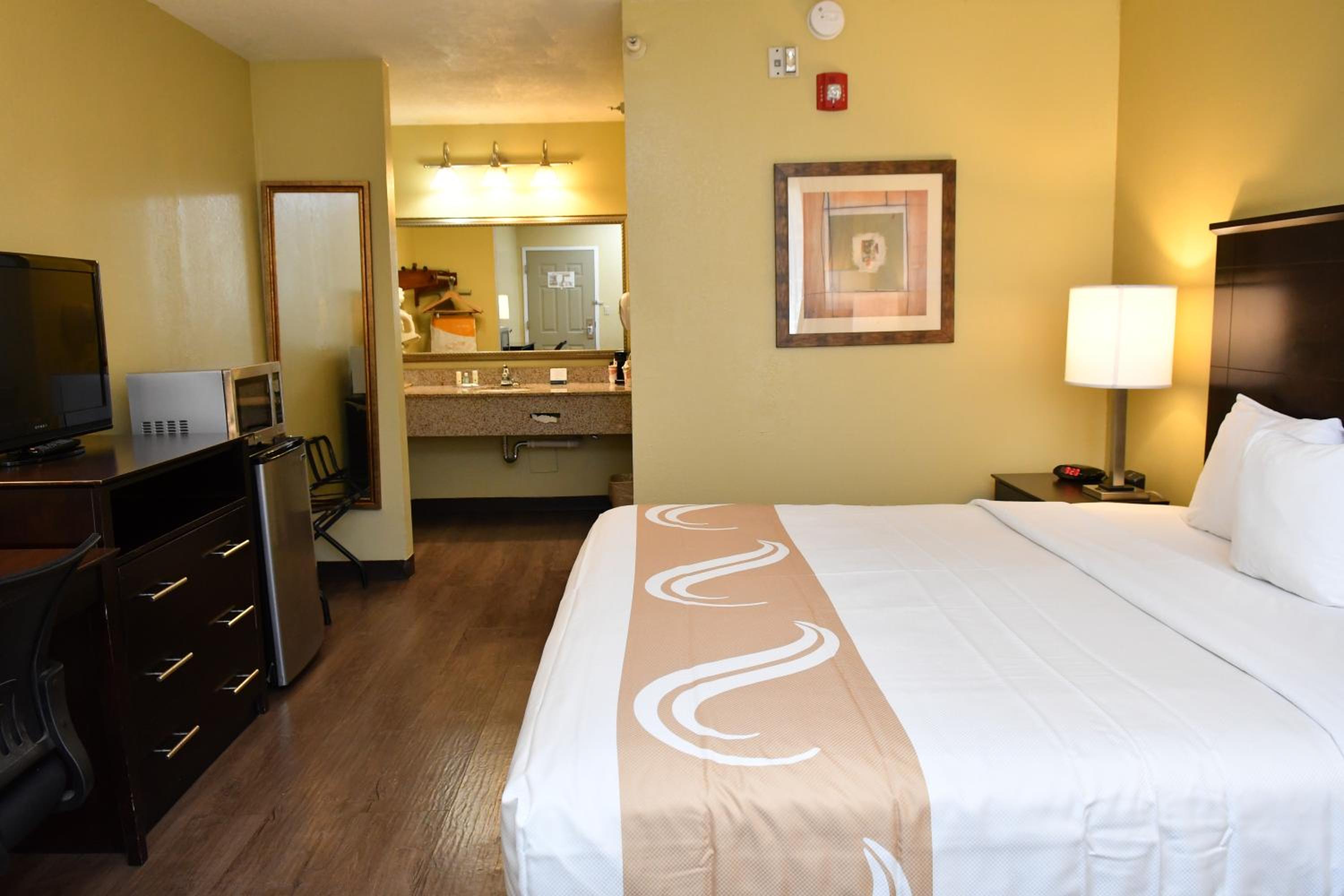 King Room - Disability Access/Non-Smoking - Photo 4