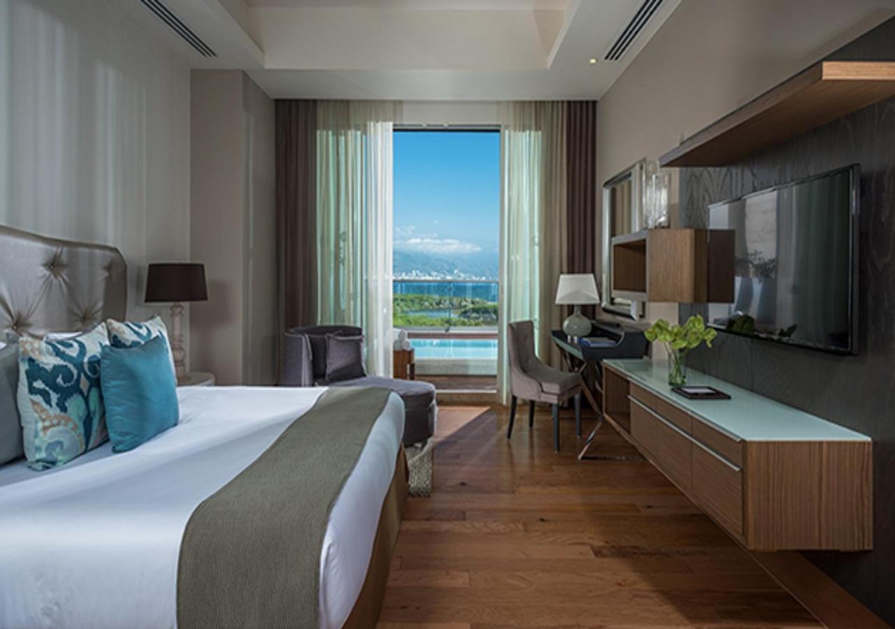 Suite With Private Pool