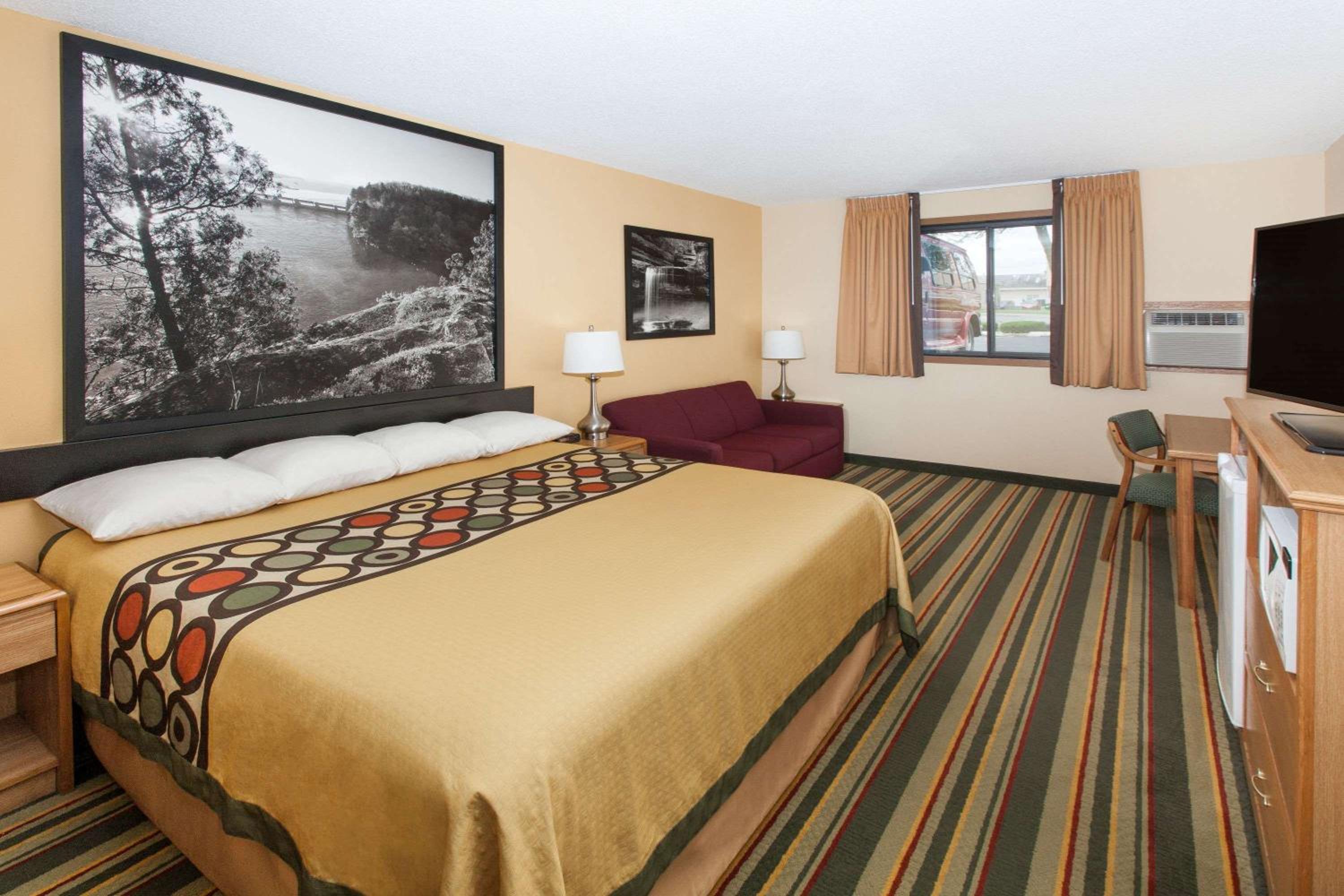 King Room - Non-Smoking photo 3