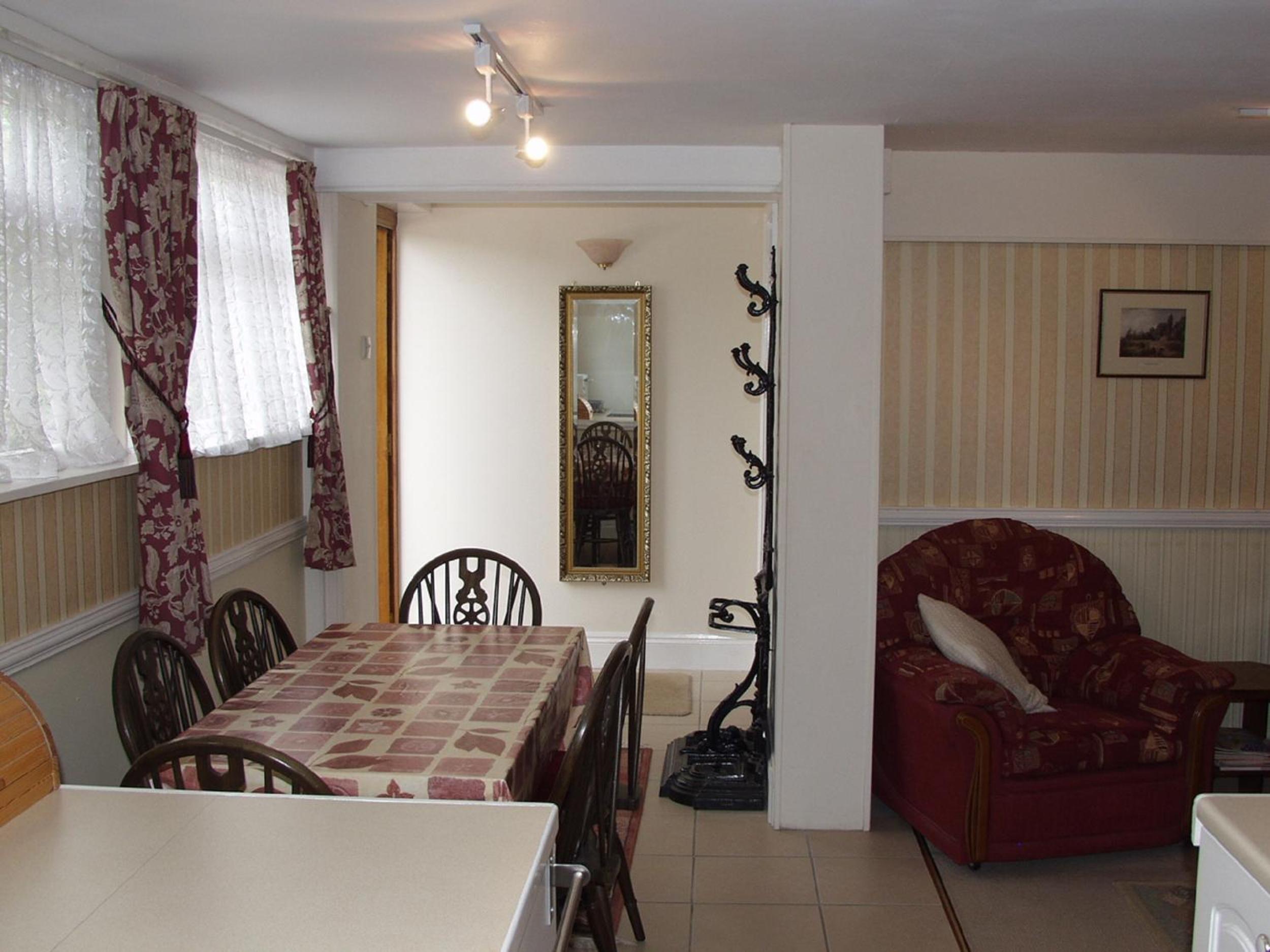 Two-Bedroom House photo 3