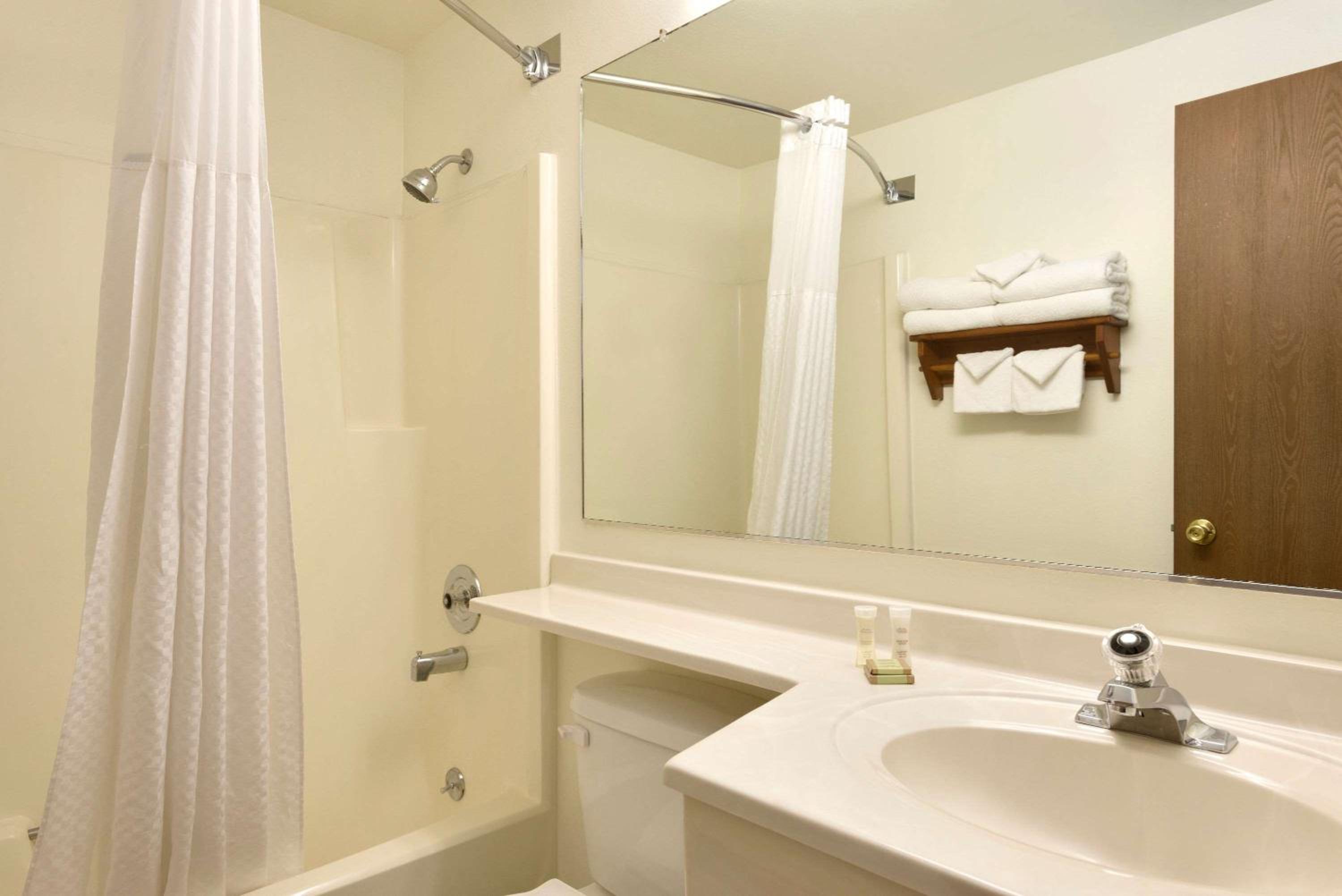 Queen Room - Disability Access/Non-Smoking - Photo 2