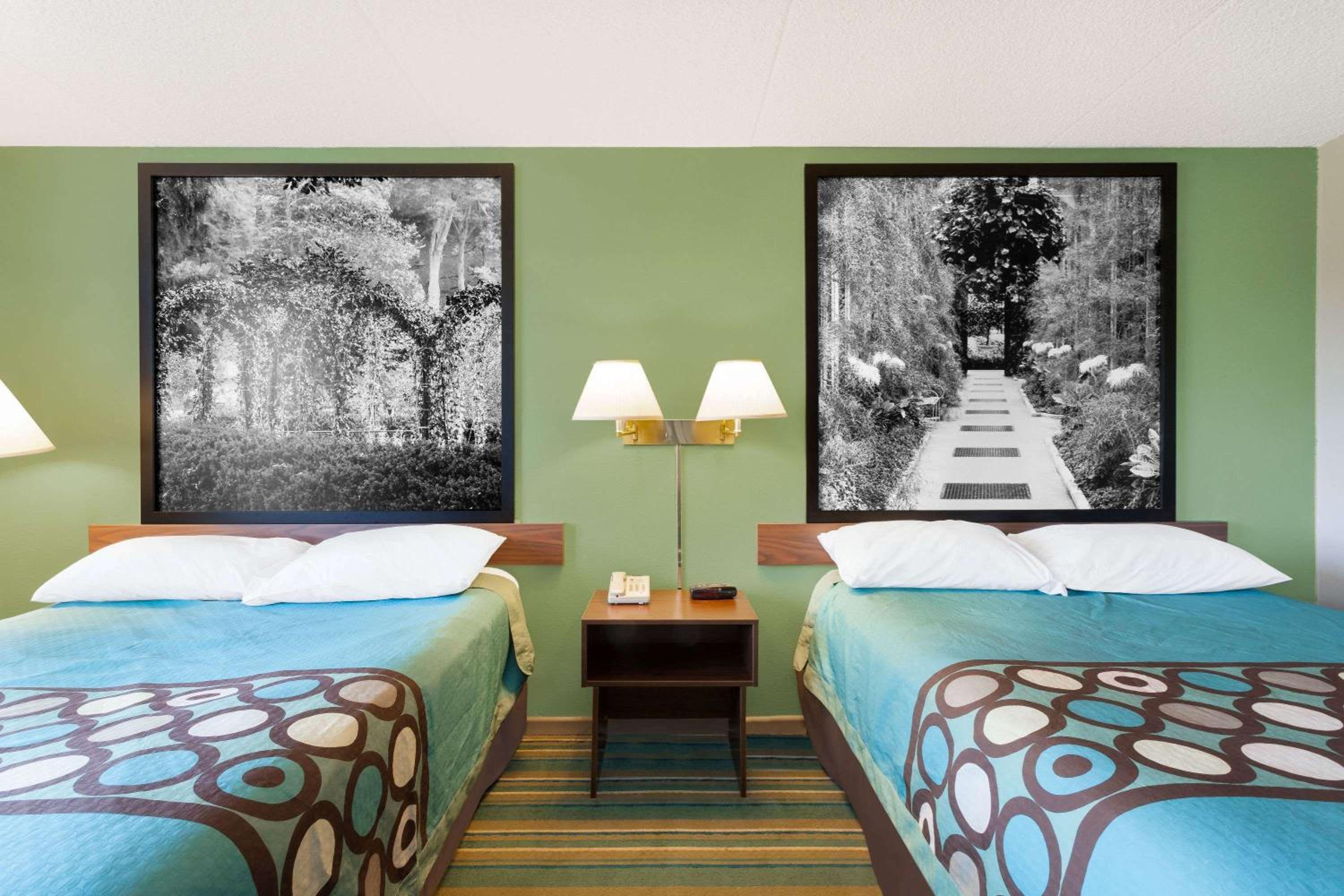 Queen Room with Two Queen Beds - Non-Smoking - Photo 1