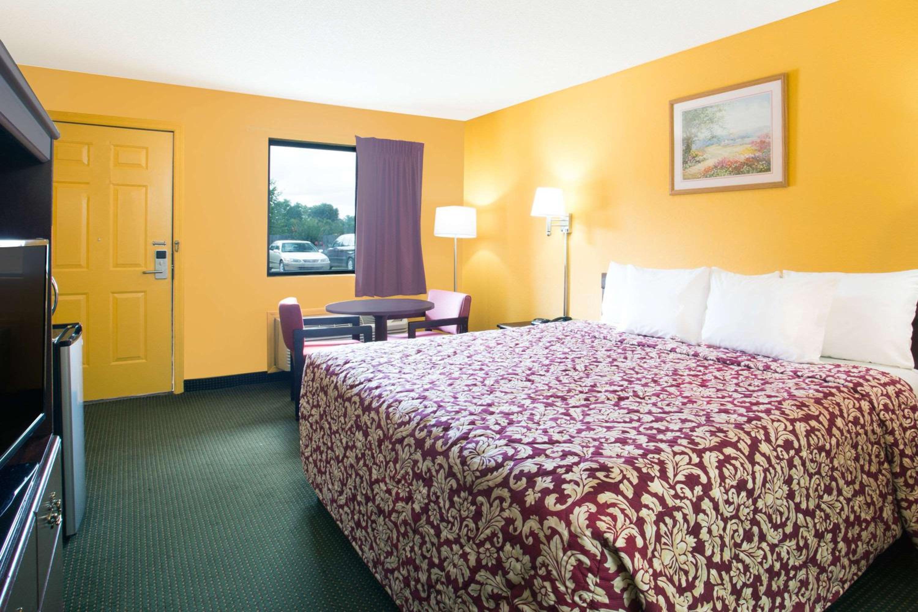 King Room - Disability Access - Non-Smoking photo 2