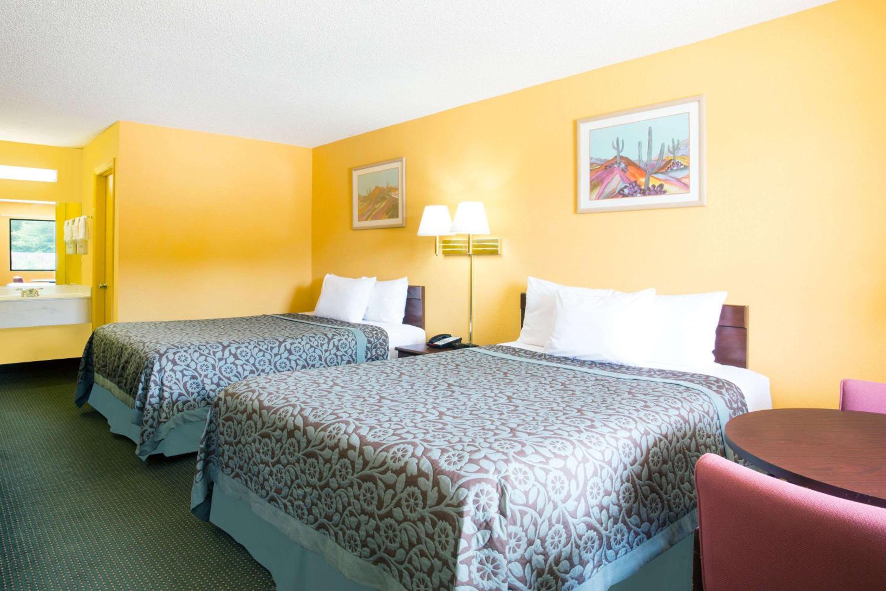 Queen Room with Two Queen Beds - Smoking photo 1