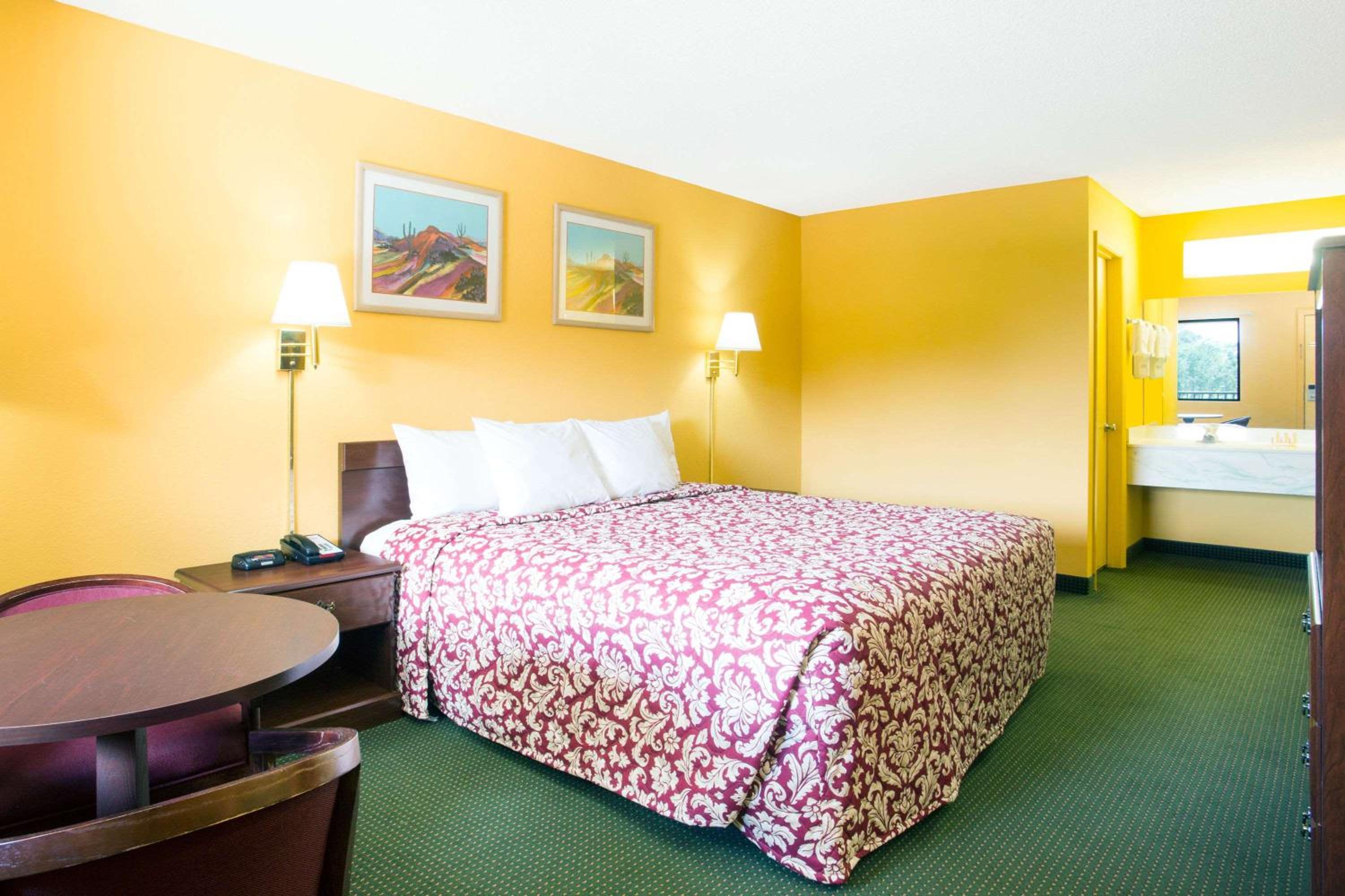 King Room - Non-Smoking photo 3