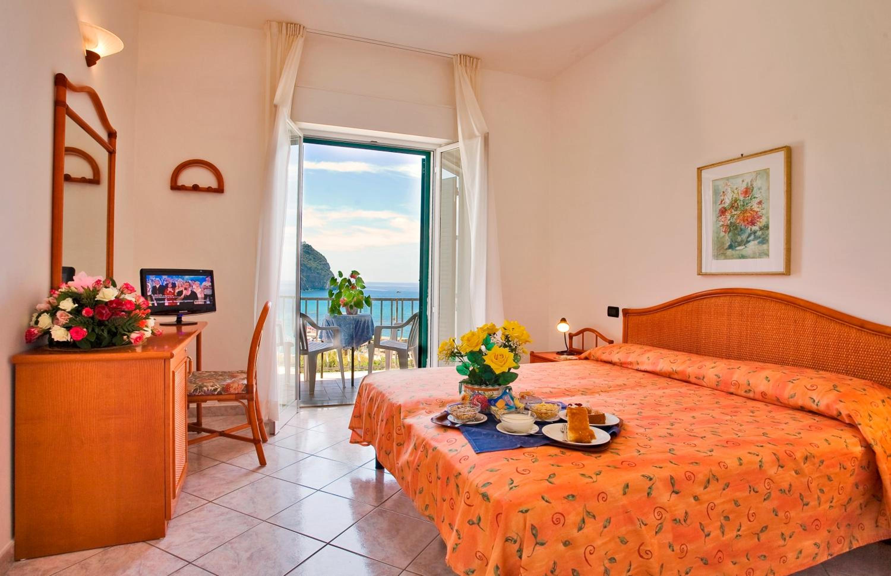 Double or Twin Room with Sea View