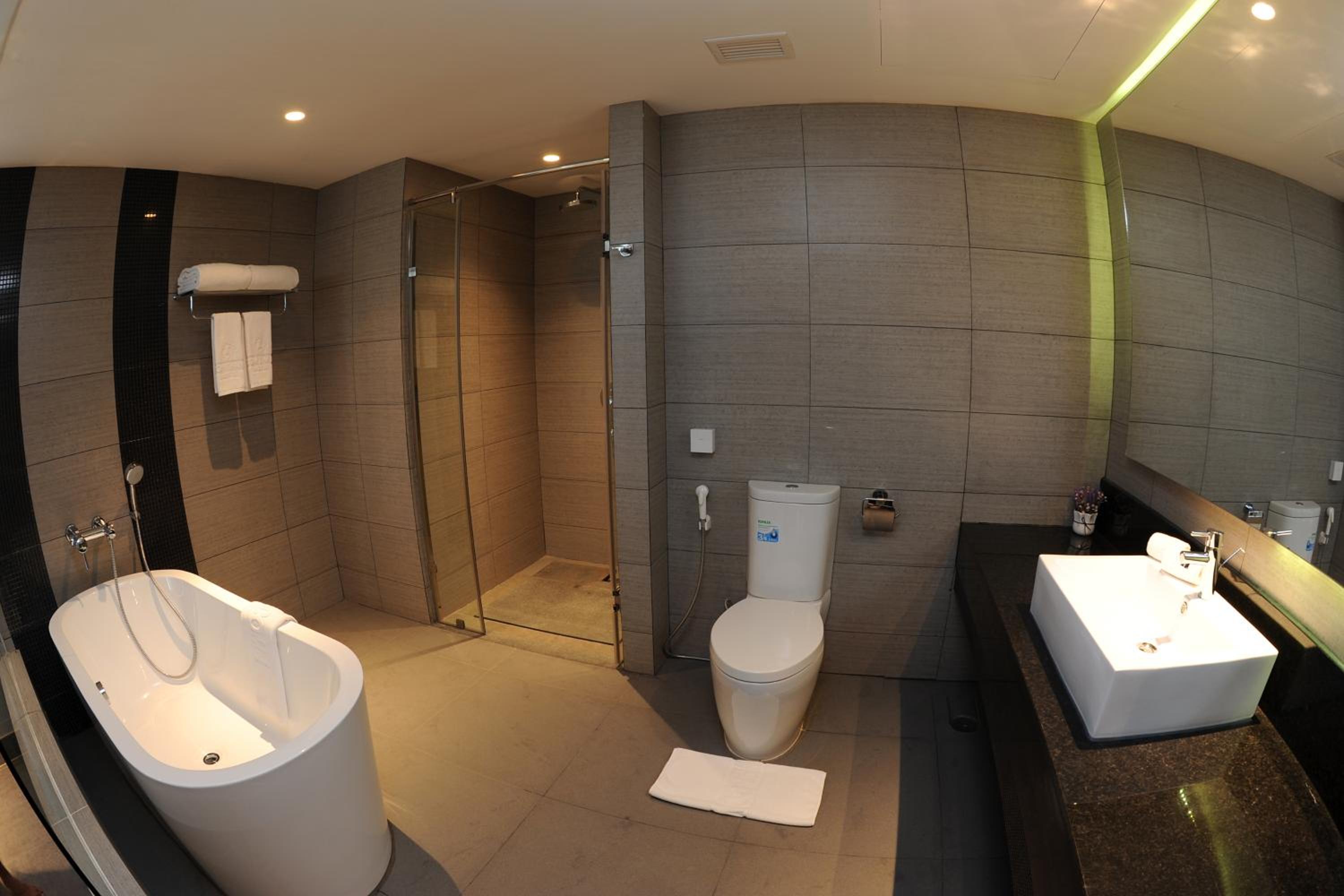 Corner Suite - Photo 4