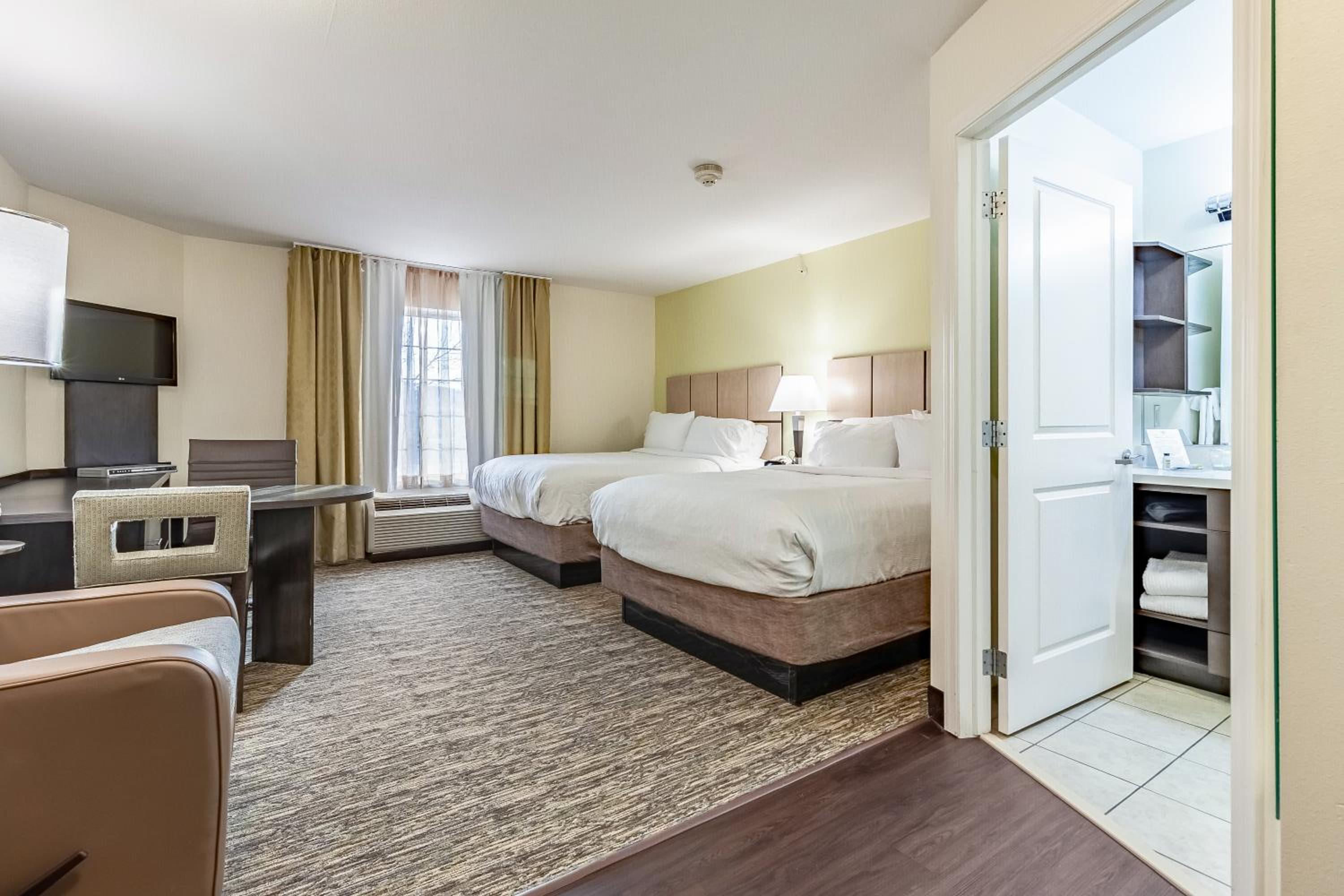 Studio Suite with Two Queen Beds - Photo 2