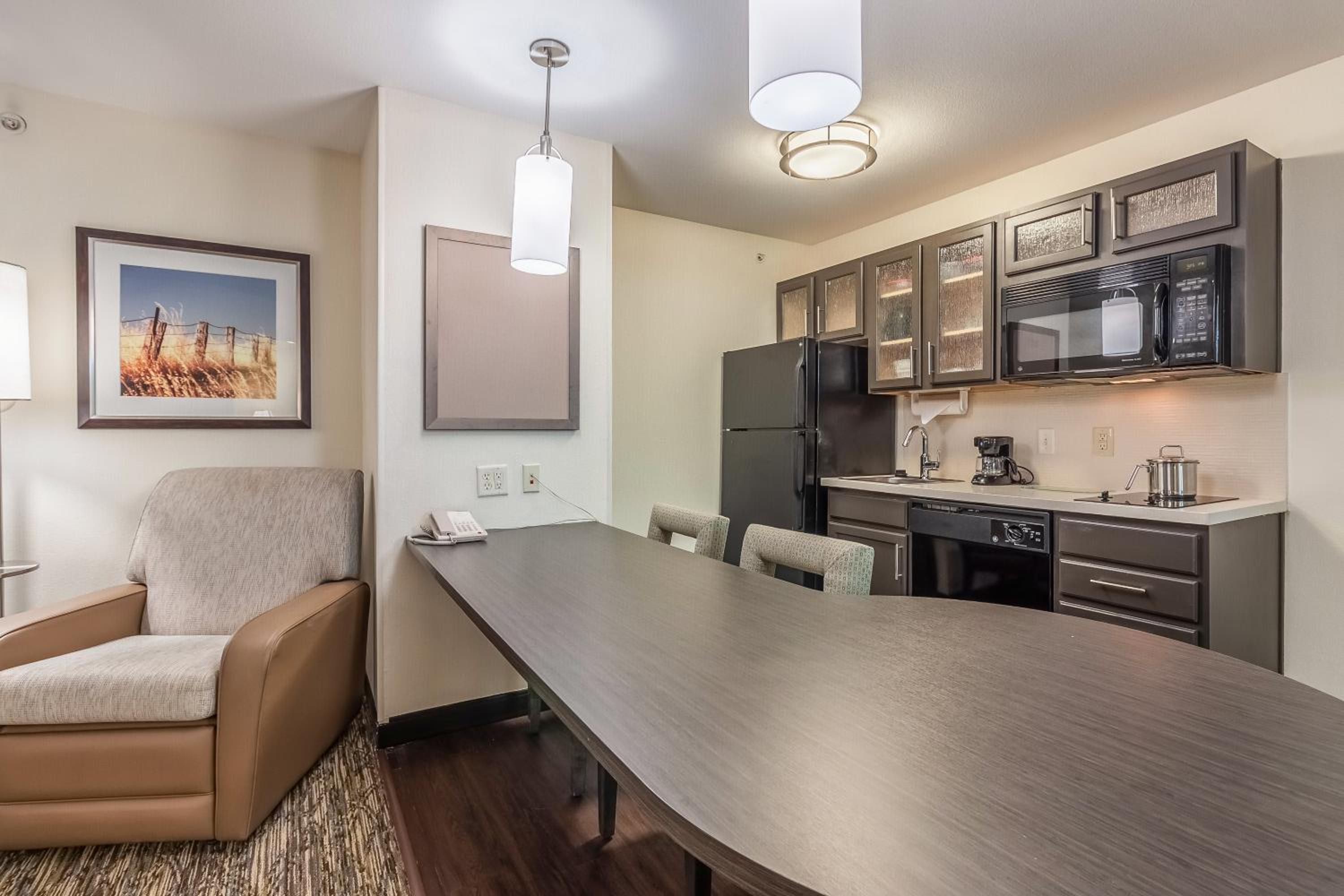 One-Bedroom Suite - Photo 5