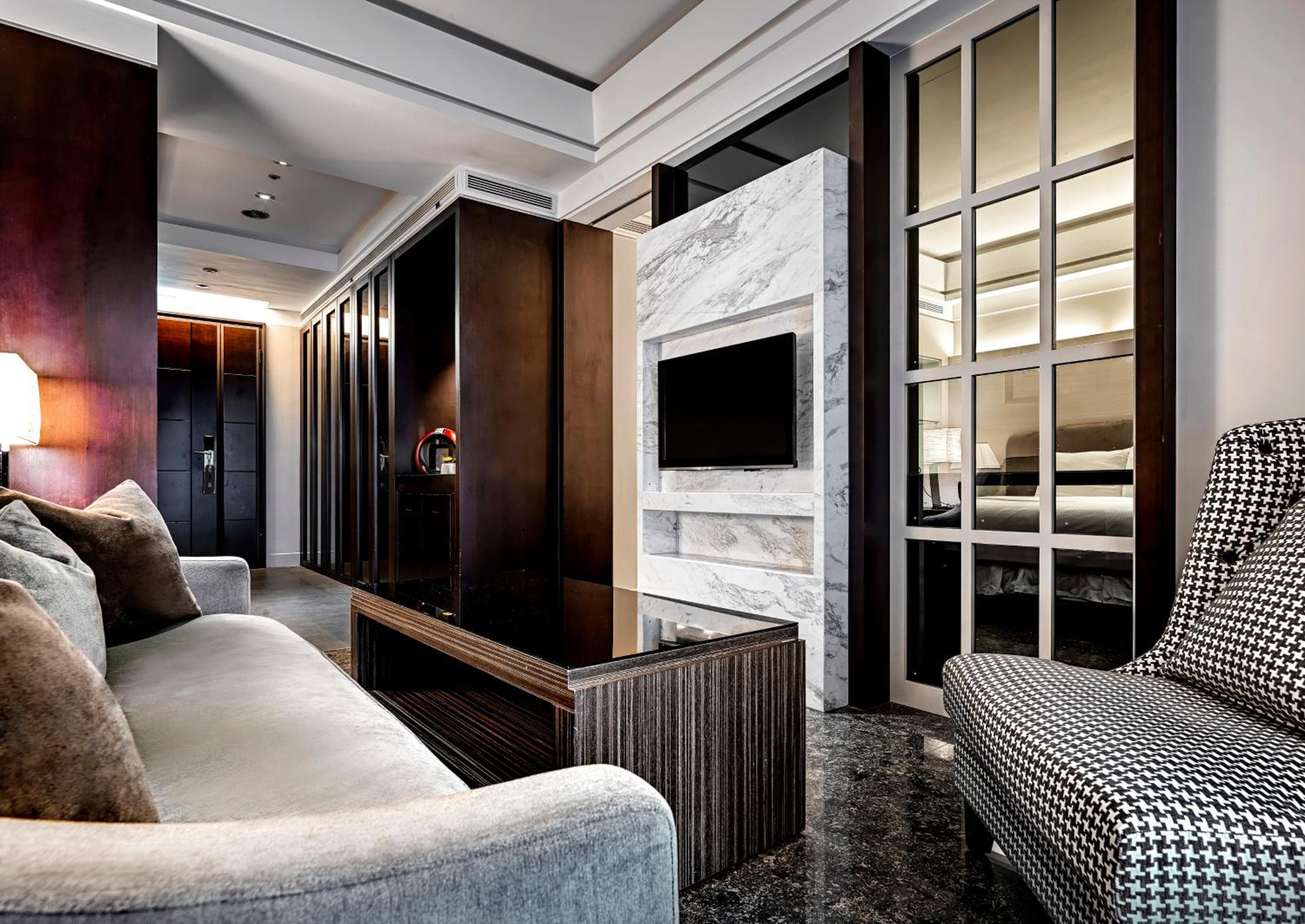 King Suite with Park View photo 3