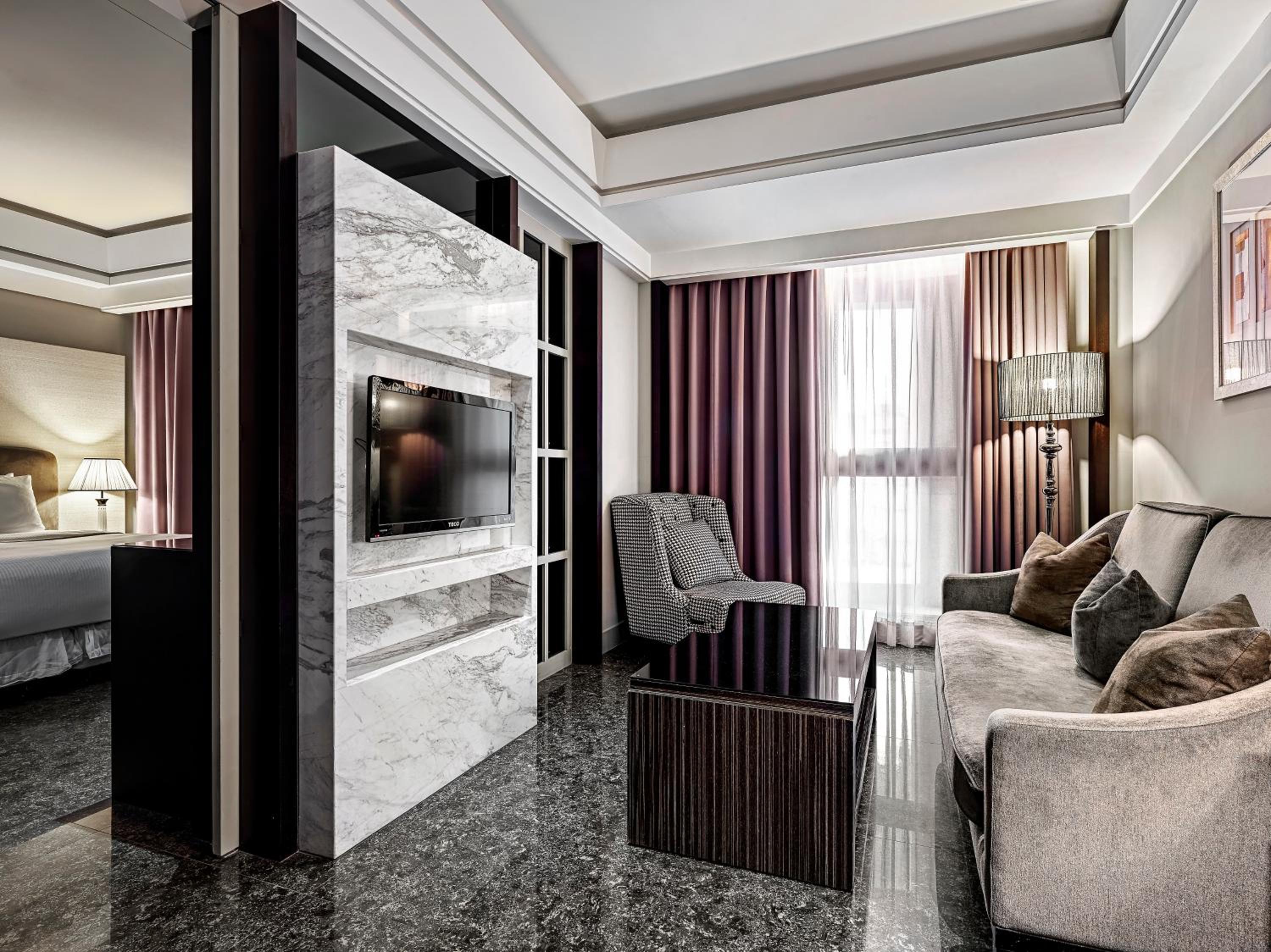 King Suite with Park View photo 2